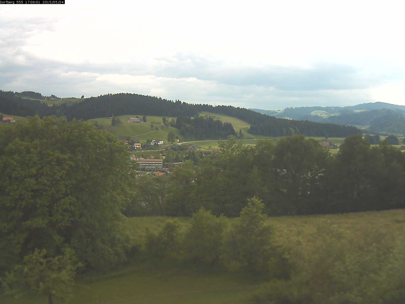 Webcam-Bild: Aussicht vom Dorfberg in Langnau 20150524-170601