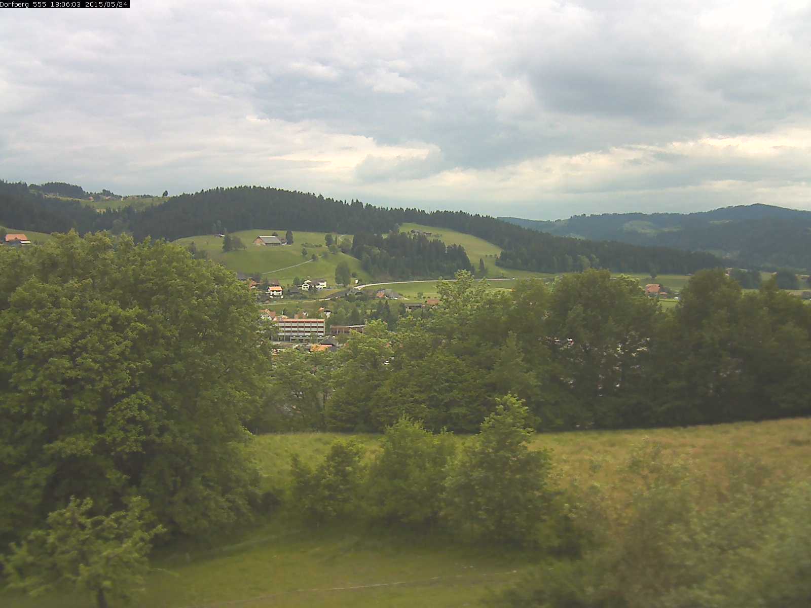 Webcam-Bild: Aussicht vom Dorfberg in Langnau 20150524-180601