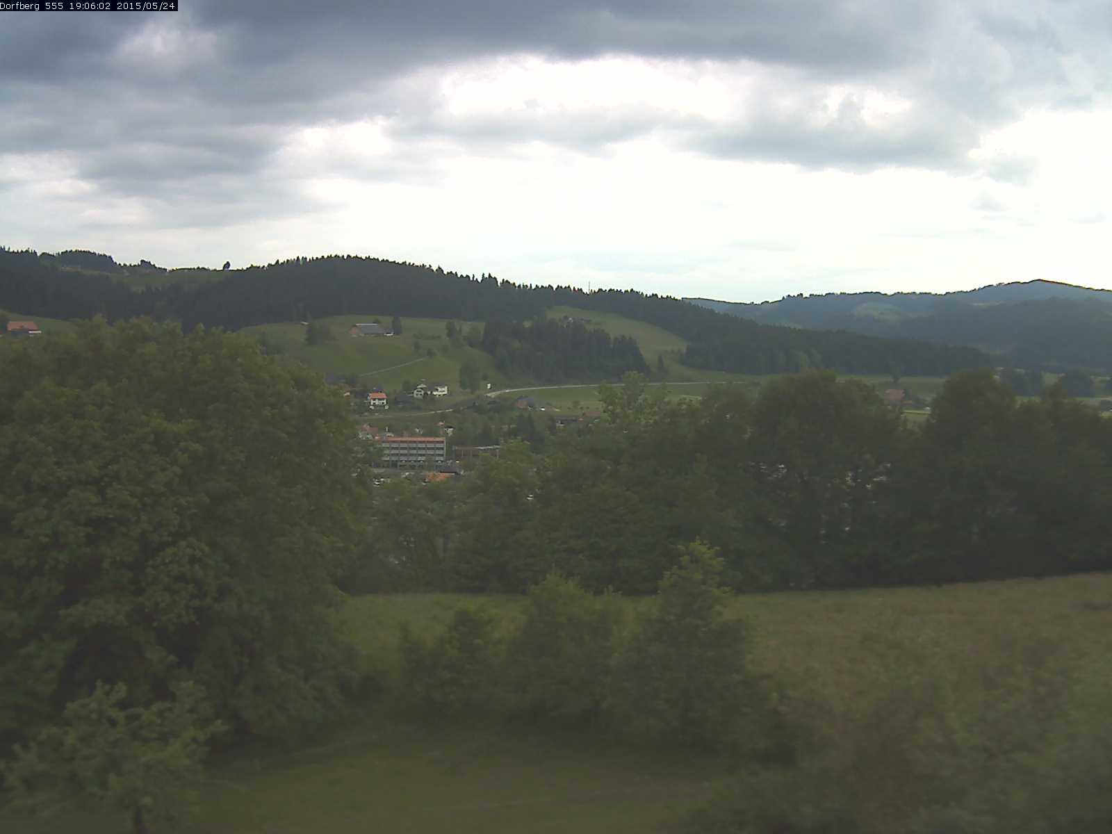 Webcam-Bild: Aussicht vom Dorfberg in Langnau 20150524-190601