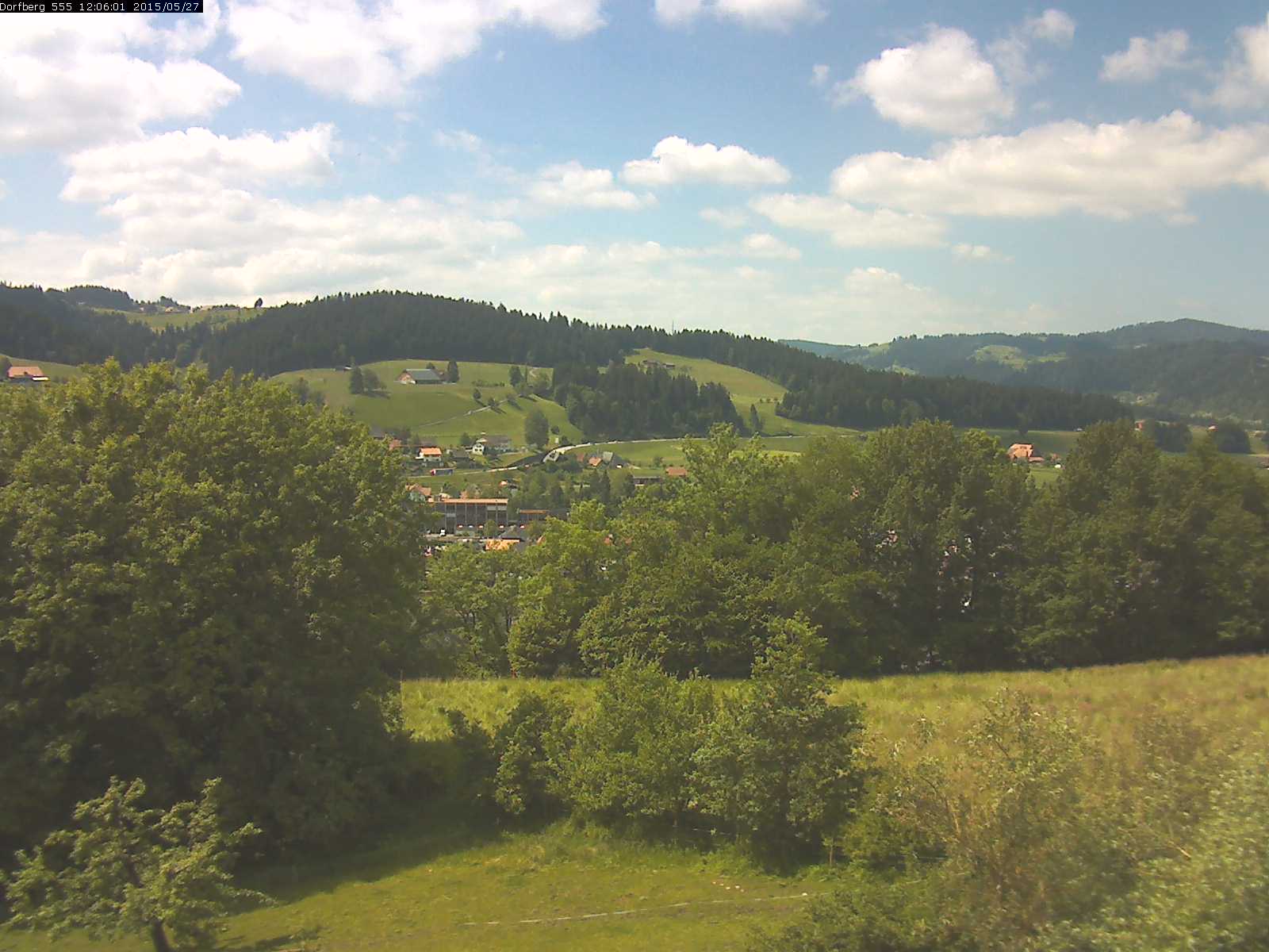 Webcam-Bild: Aussicht vom Dorfberg in Langnau 20150527-120601