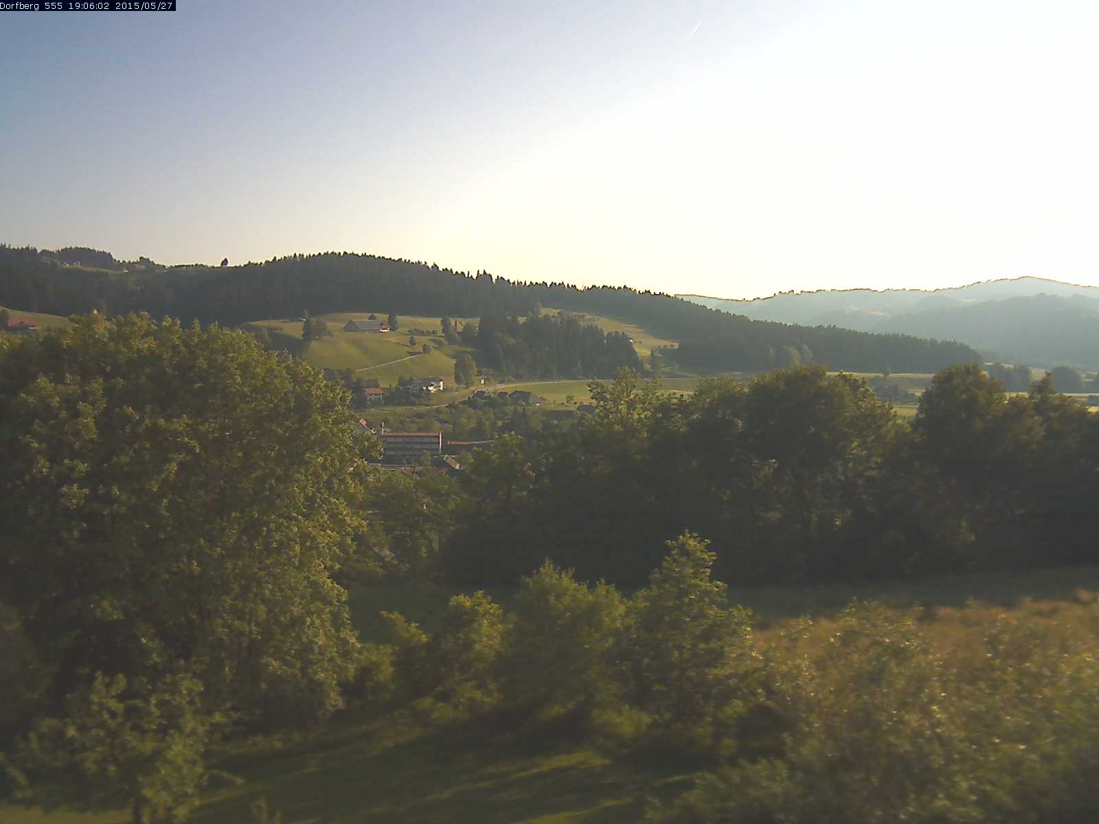 Webcam-Bild: Aussicht vom Dorfberg in Langnau 20150527-190601