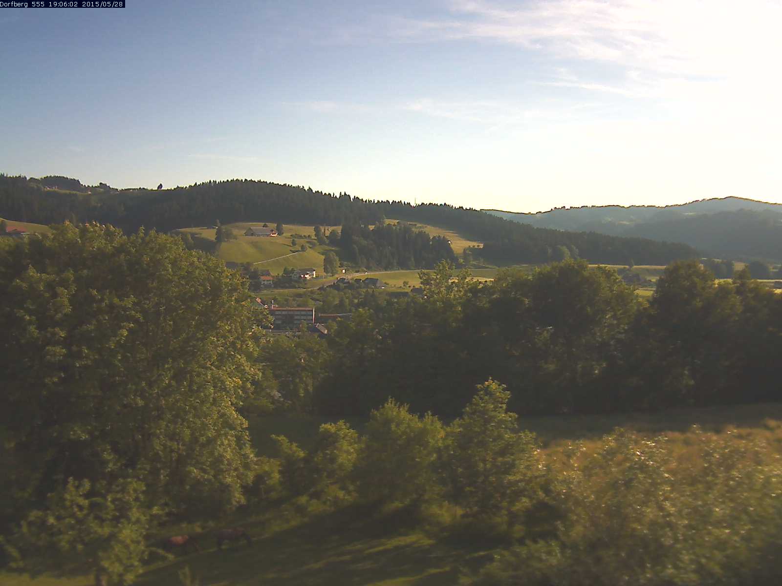 Webcam-Bild: Aussicht vom Dorfberg in Langnau 20150528-190601