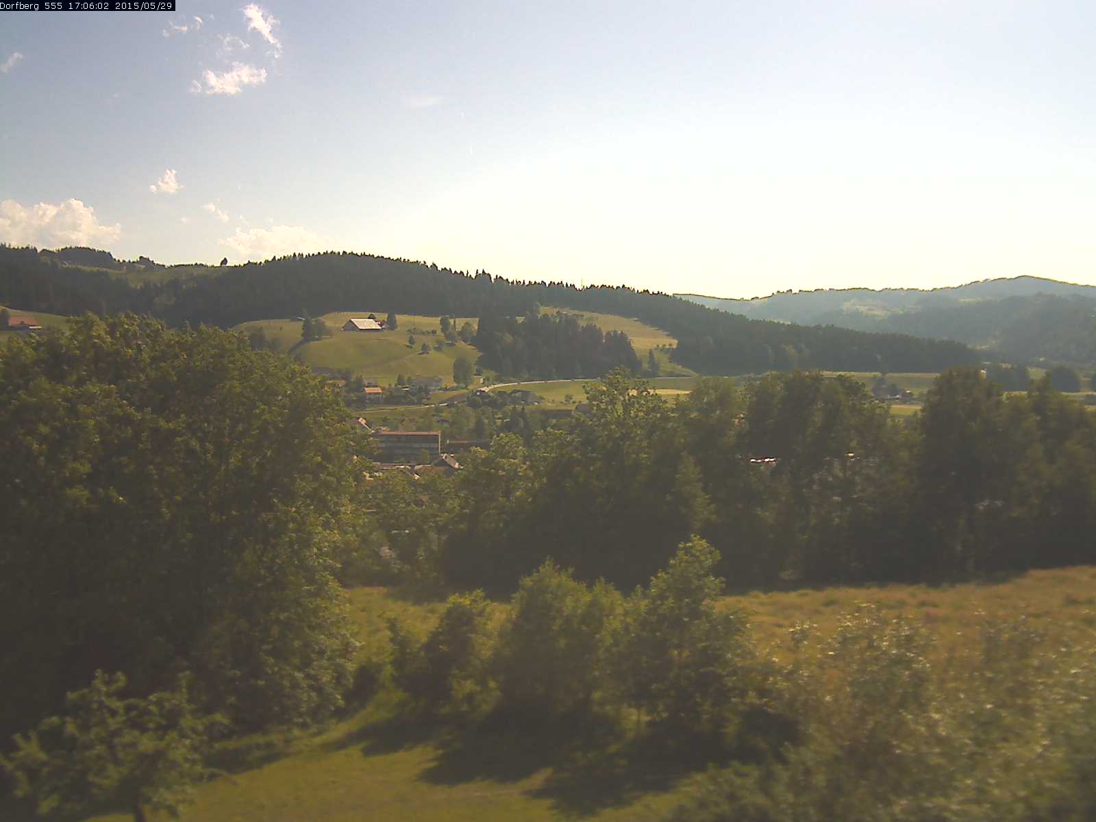 Webcam-Bild: Aussicht vom Dorfberg in Langnau 20150529-170601