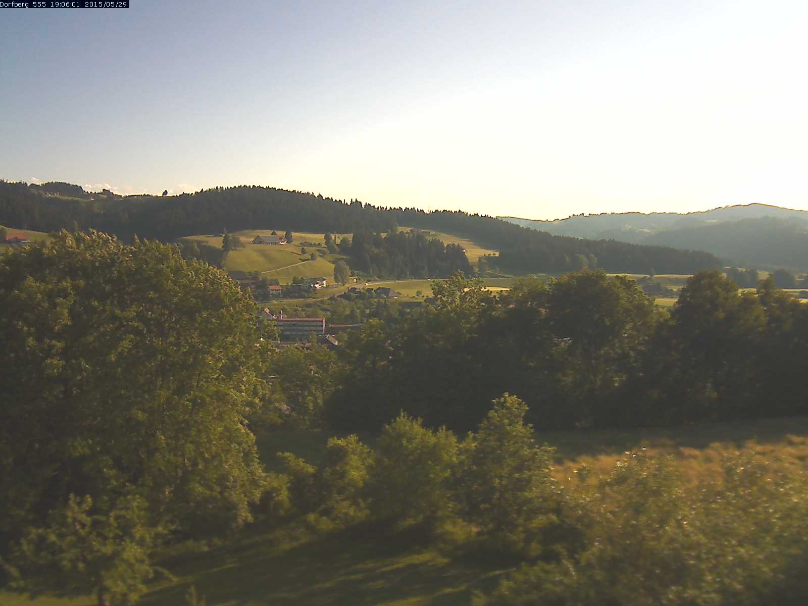 Webcam-Bild: Aussicht vom Dorfberg in Langnau 20150529-190601