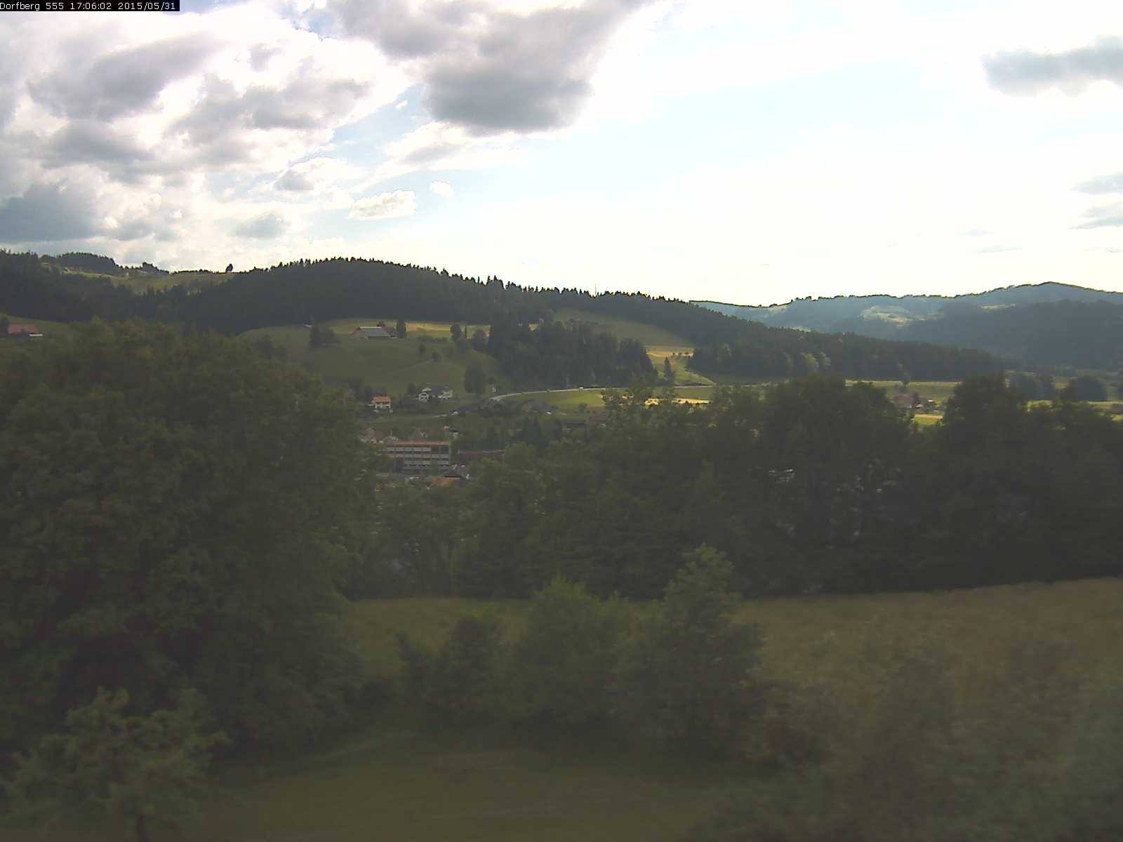 Webcam-Bild: Aussicht vom Dorfberg in Langnau 20150531-170601