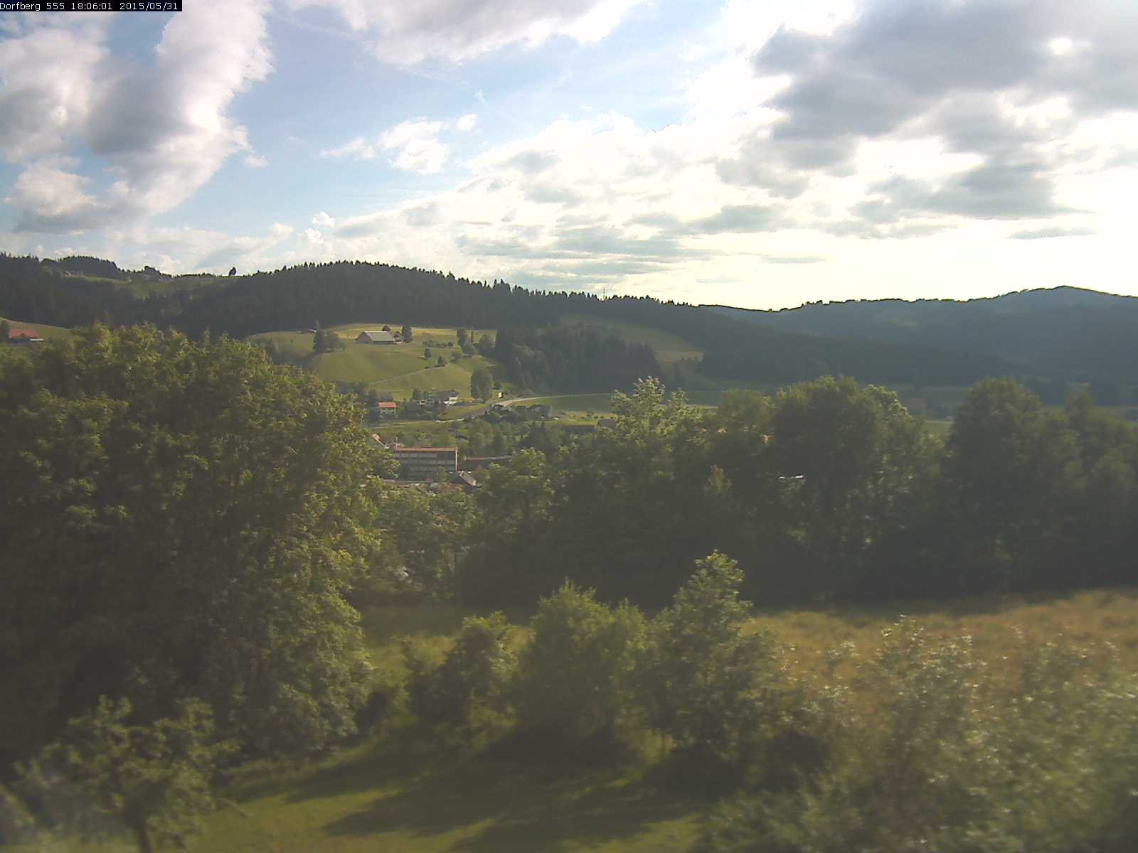 Webcam-Bild: Aussicht vom Dorfberg in Langnau 20150531-180601