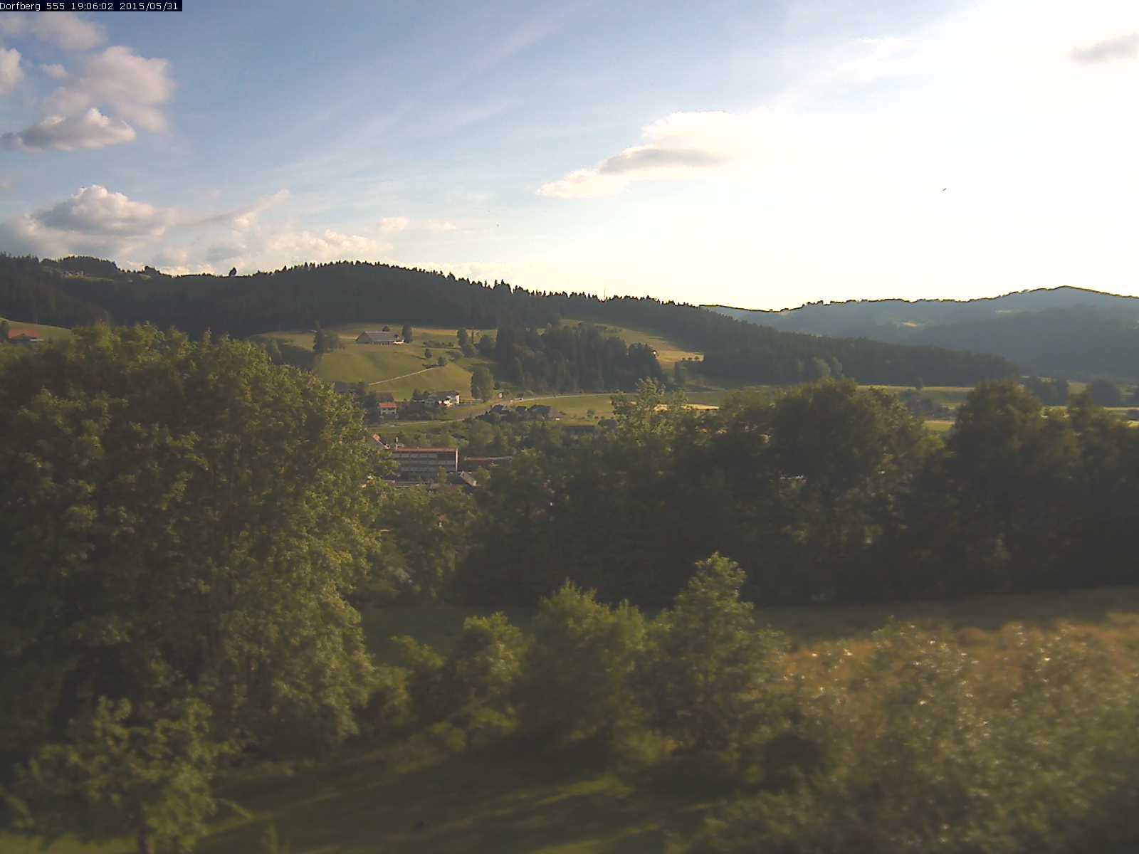 Webcam-Bild: Aussicht vom Dorfberg in Langnau 20150531-190601