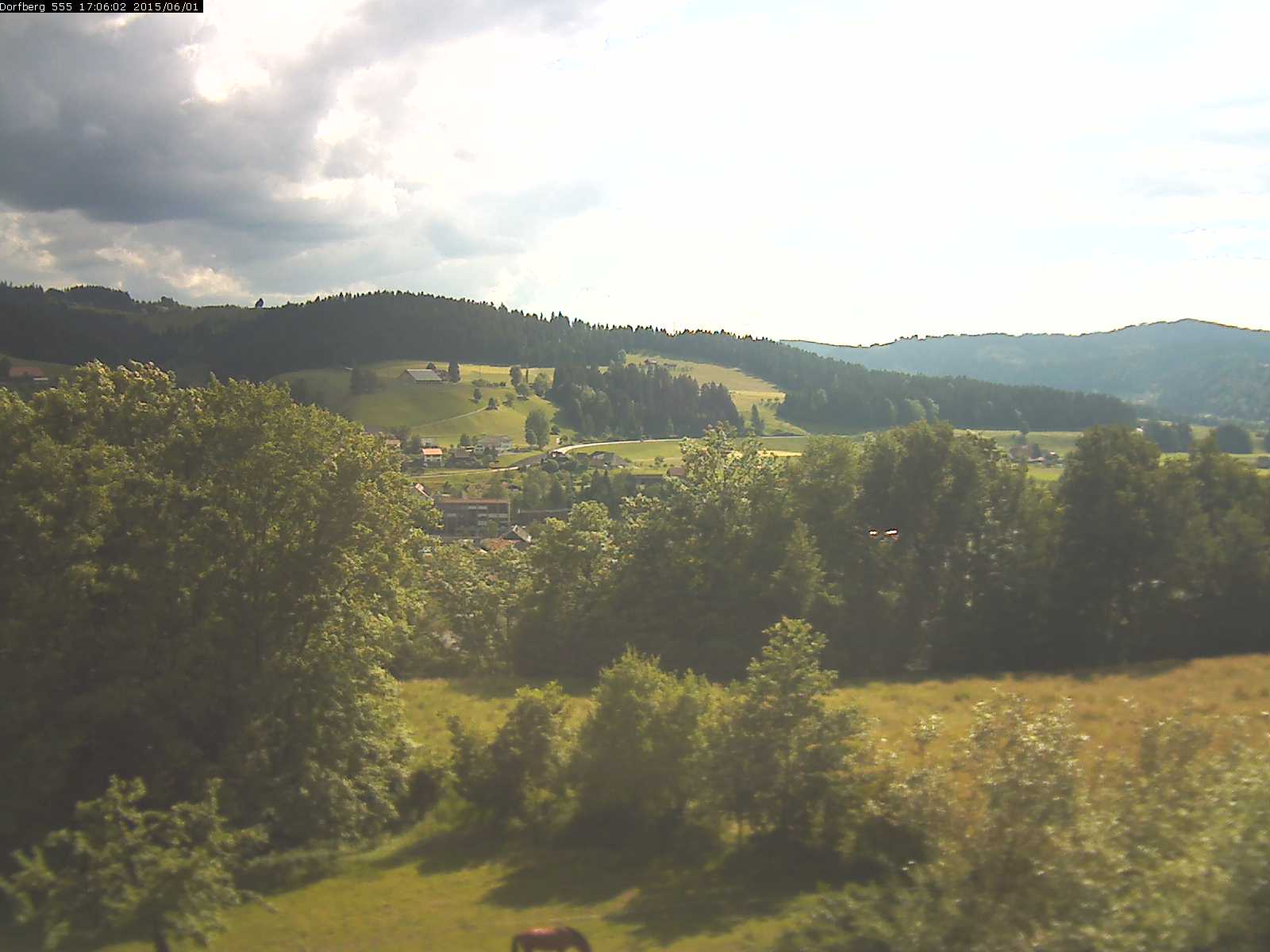 Webcam-Bild: Aussicht vom Dorfberg in Langnau 20150601-170601