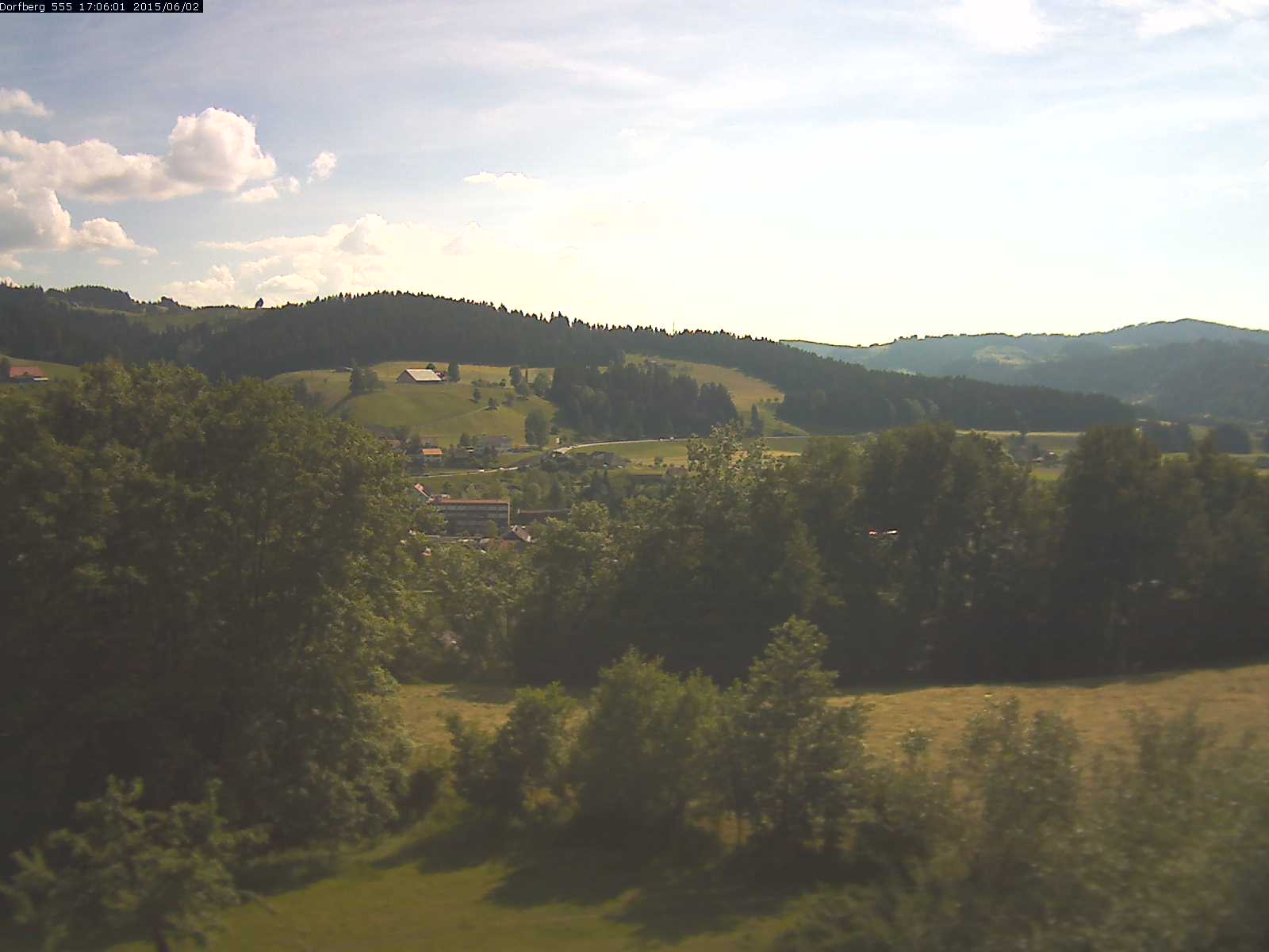 Webcam-Bild: Aussicht vom Dorfberg in Langnau 20150602-170601