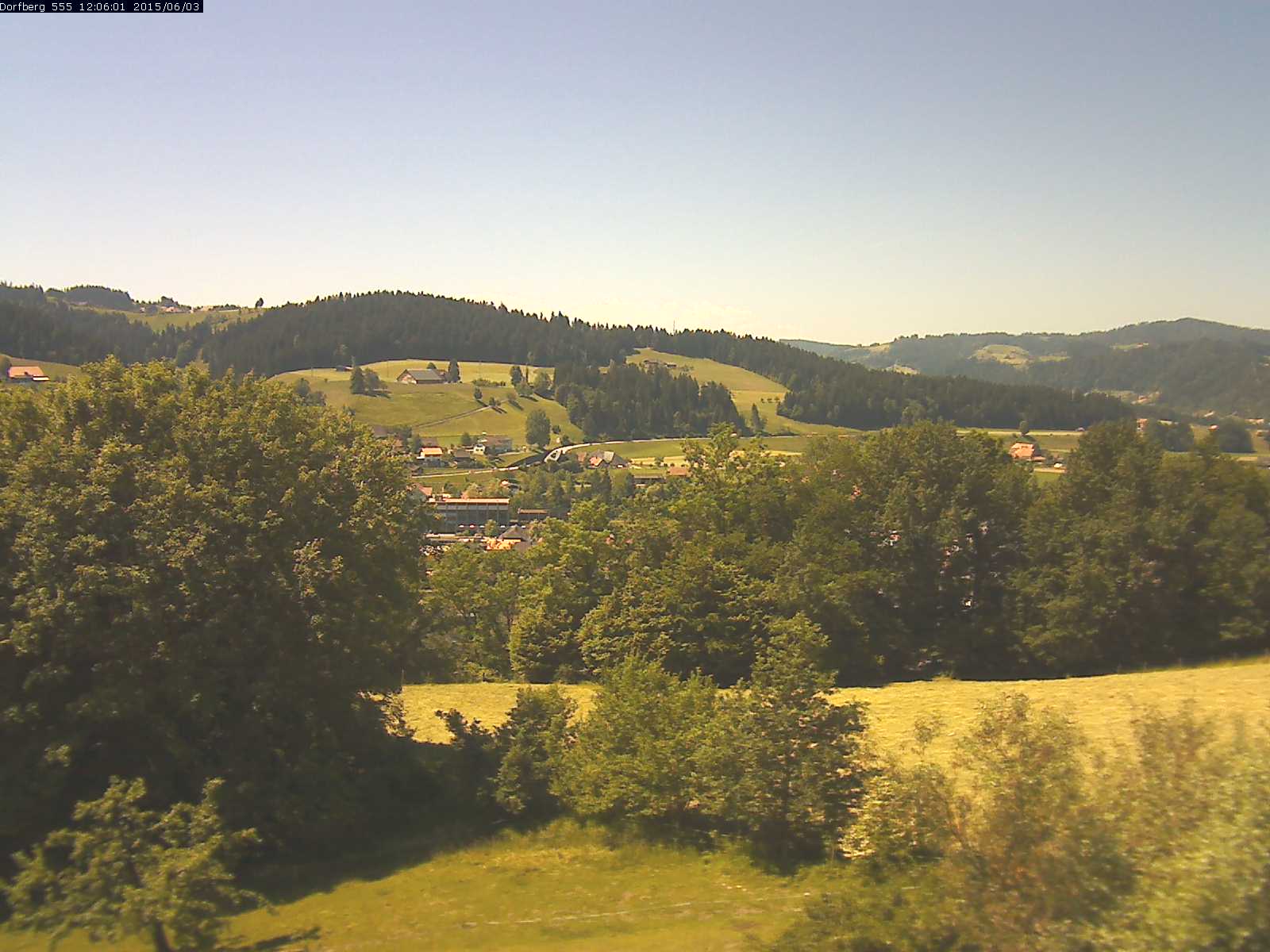 Webcam-Bild: Aussicht vom Dorfberg in Langnau 20150603-120601