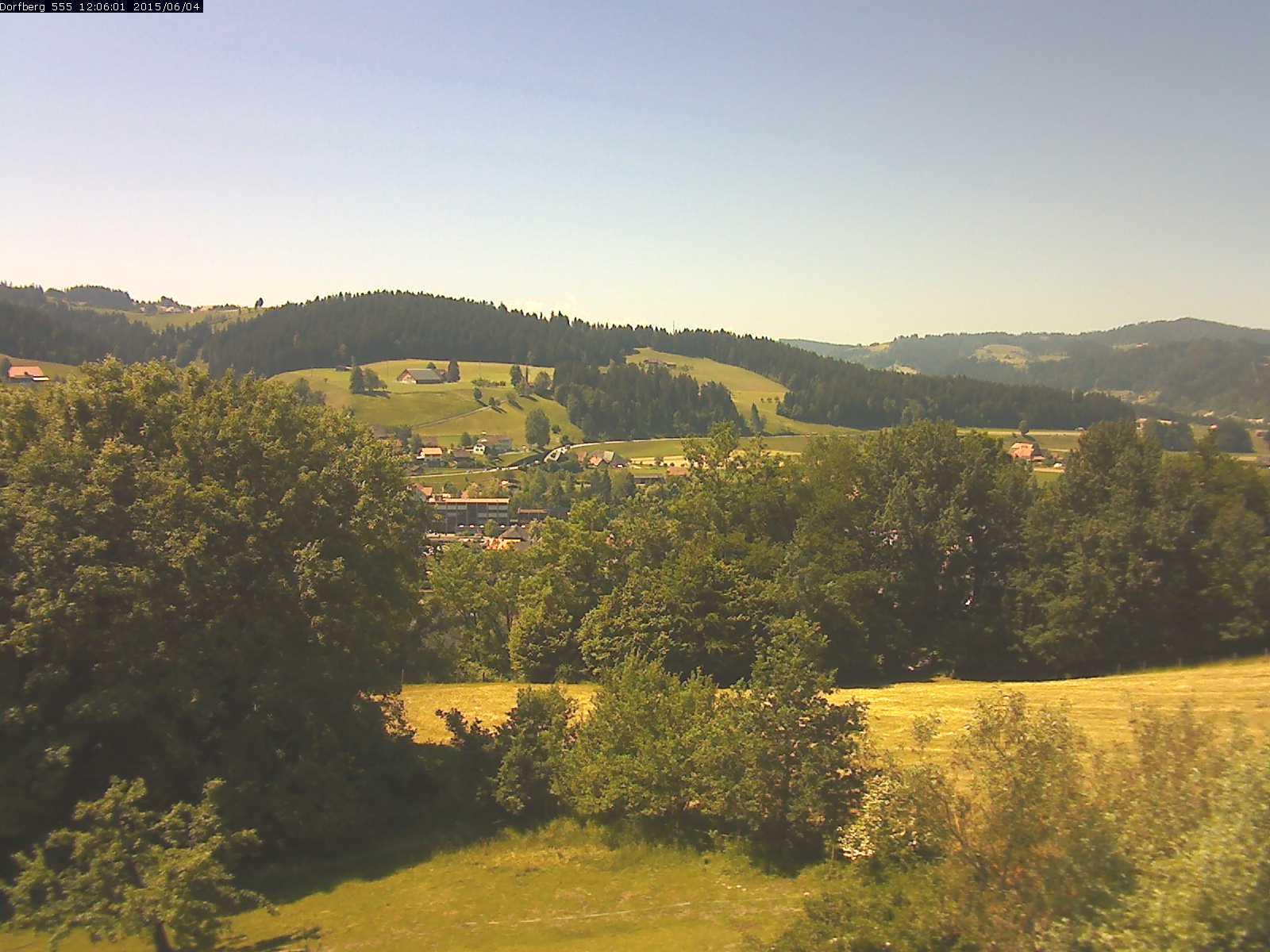 Webcam-Bild: Aussicht vom Dorfberg in Langnau 20150604-120601