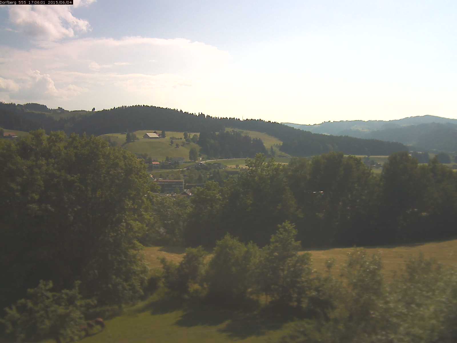 Webcam-Bild: Aussicht vom Dorfberg in Langnau 20150604-170601
