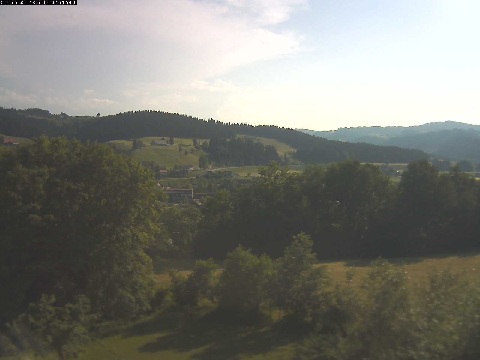 Webcam-Bild: Aussicht vom Dorfberg in Langnau 20150604-180601
