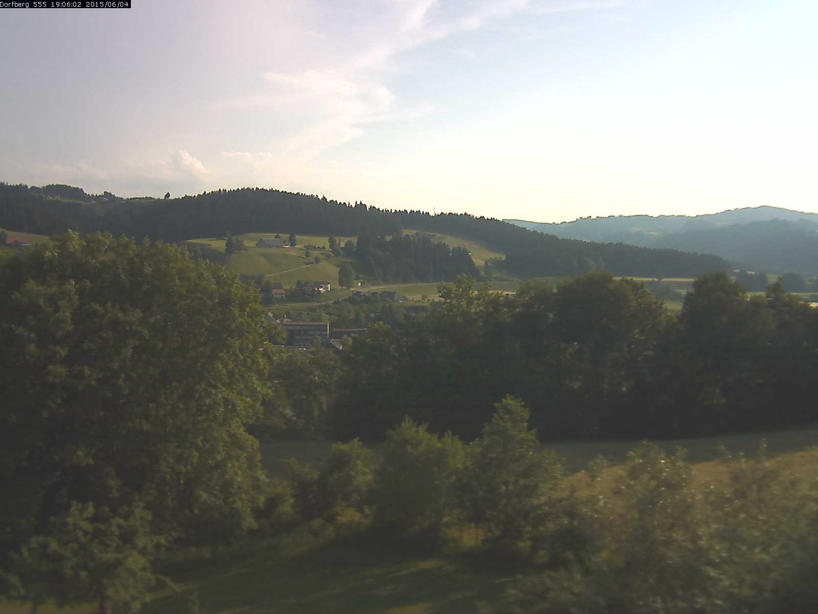 Webcam-Bild: Aussicht vom Dorfberg in Langnau 20150604-190601