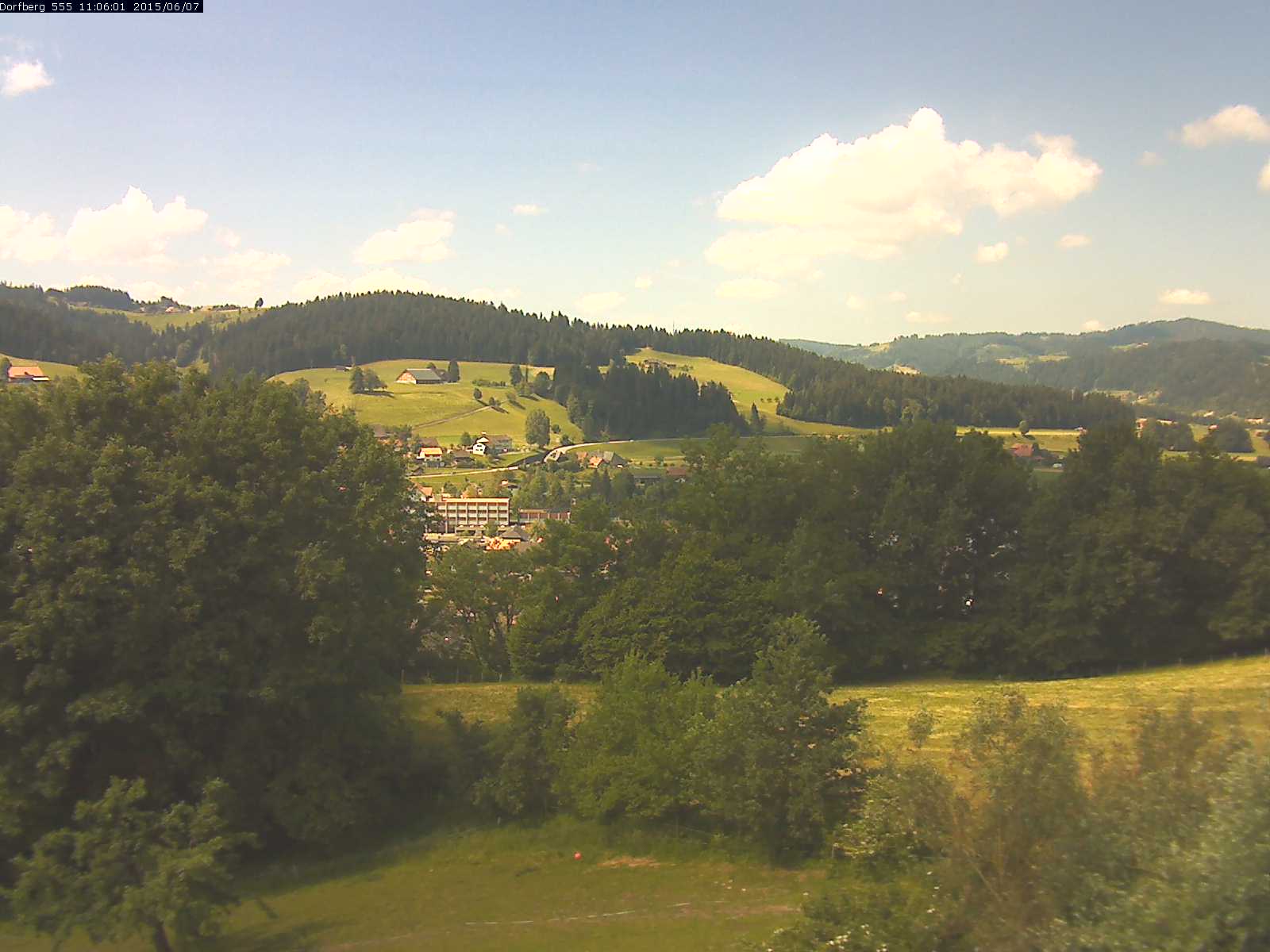 Webcam-Bild: Aussicht vom Dorfberg in Langnau 20150607-110601