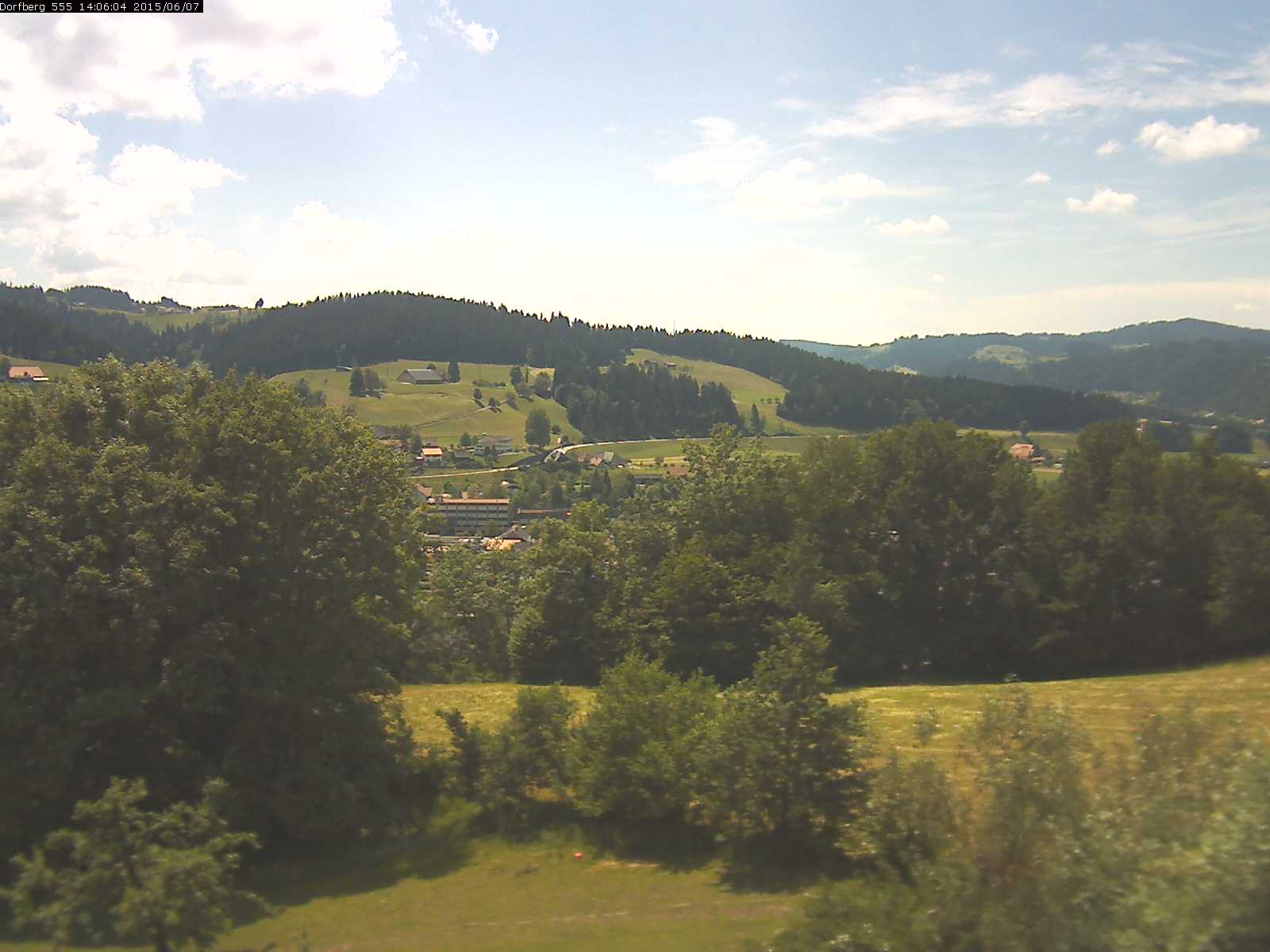 Webcam-Bild: Aussicht vom Dorfberg in Langnau 20150607-140601