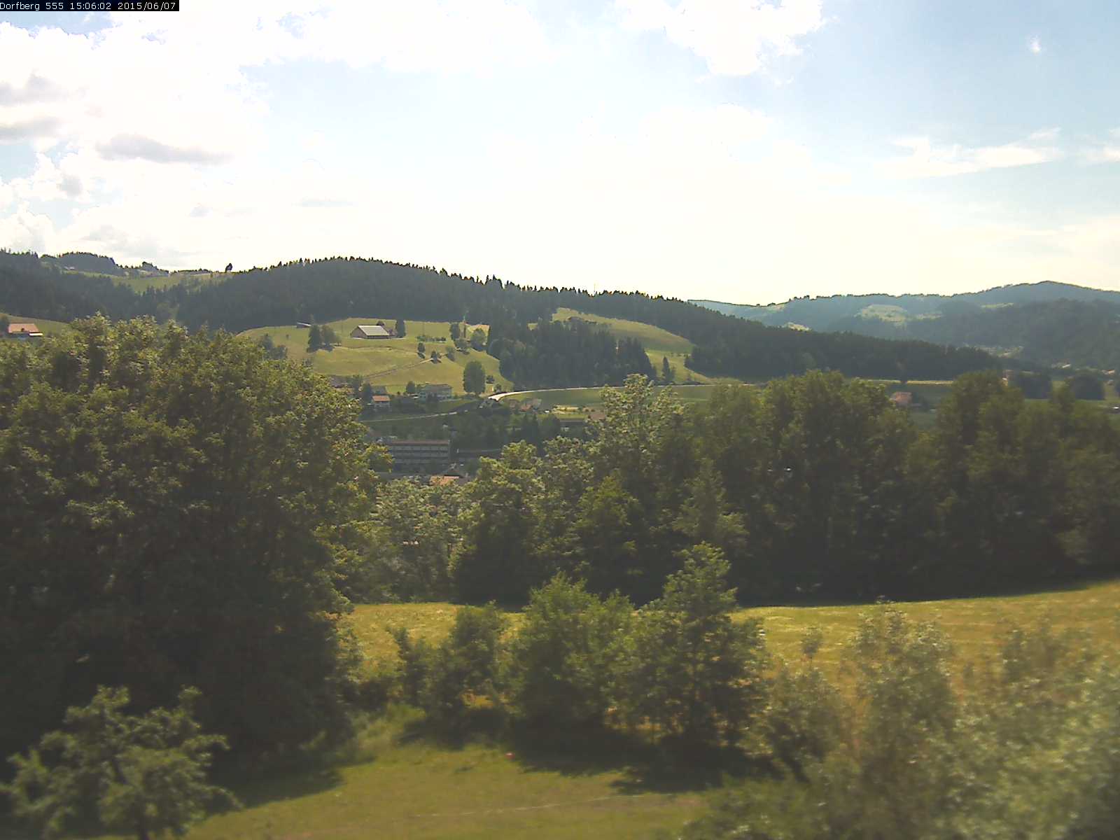 Webcam-Bild: Aussicht vom Dorfberg in Langnau 20150607-150601