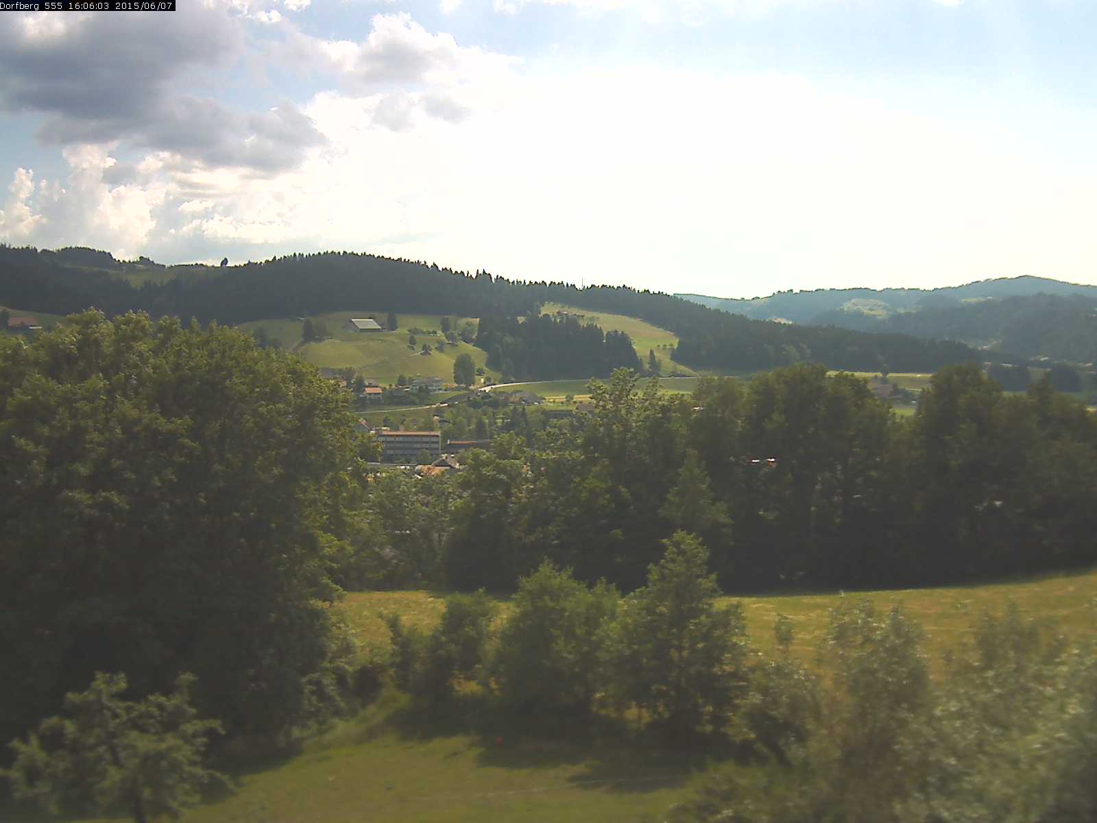 Webcam-Bild: Aussicht vom Dorfberg in Langnau 20150607-160602