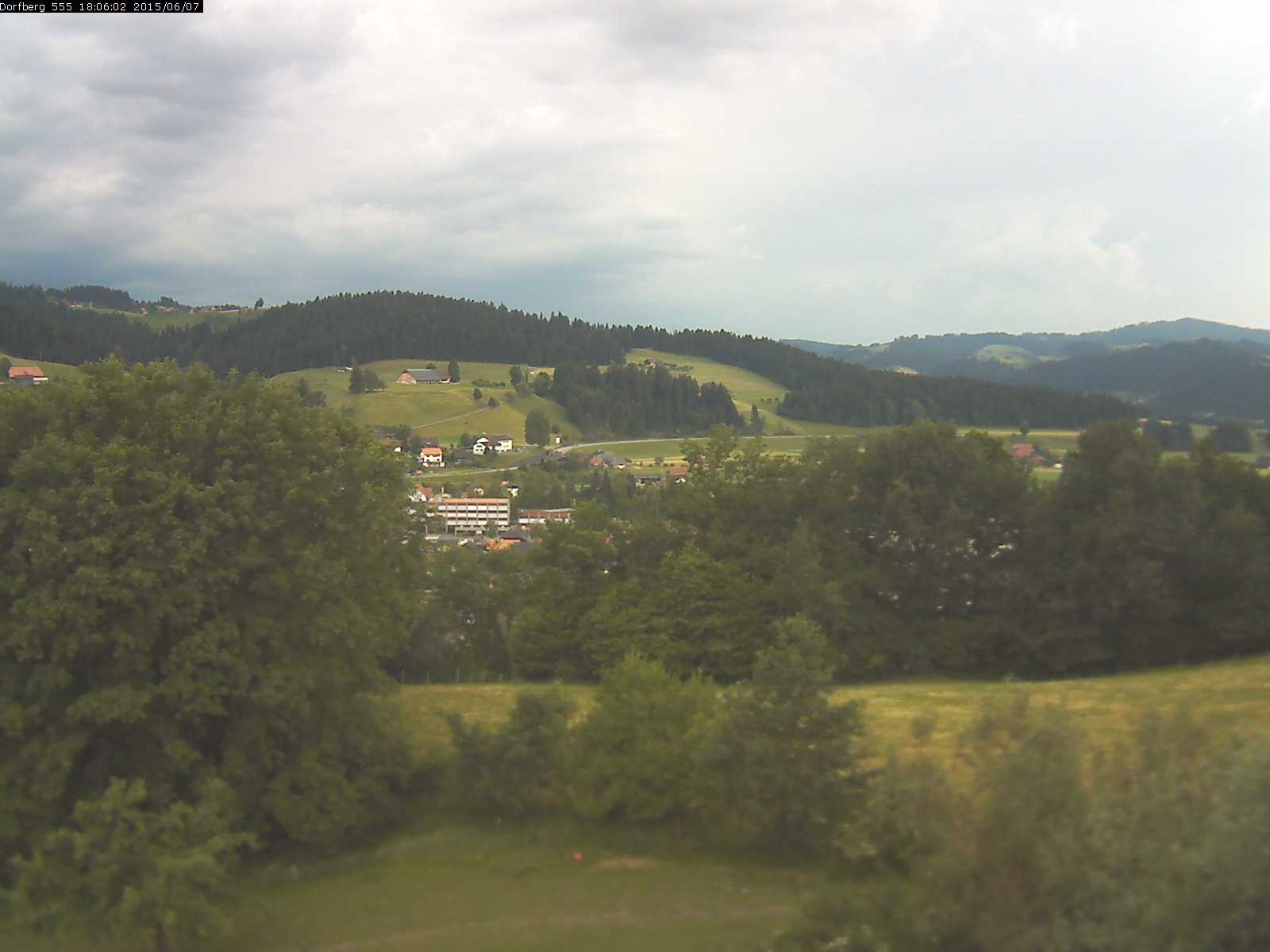 Webcam-Bild: Aussicht vom Dorfberg in Langnau 20150607-180601