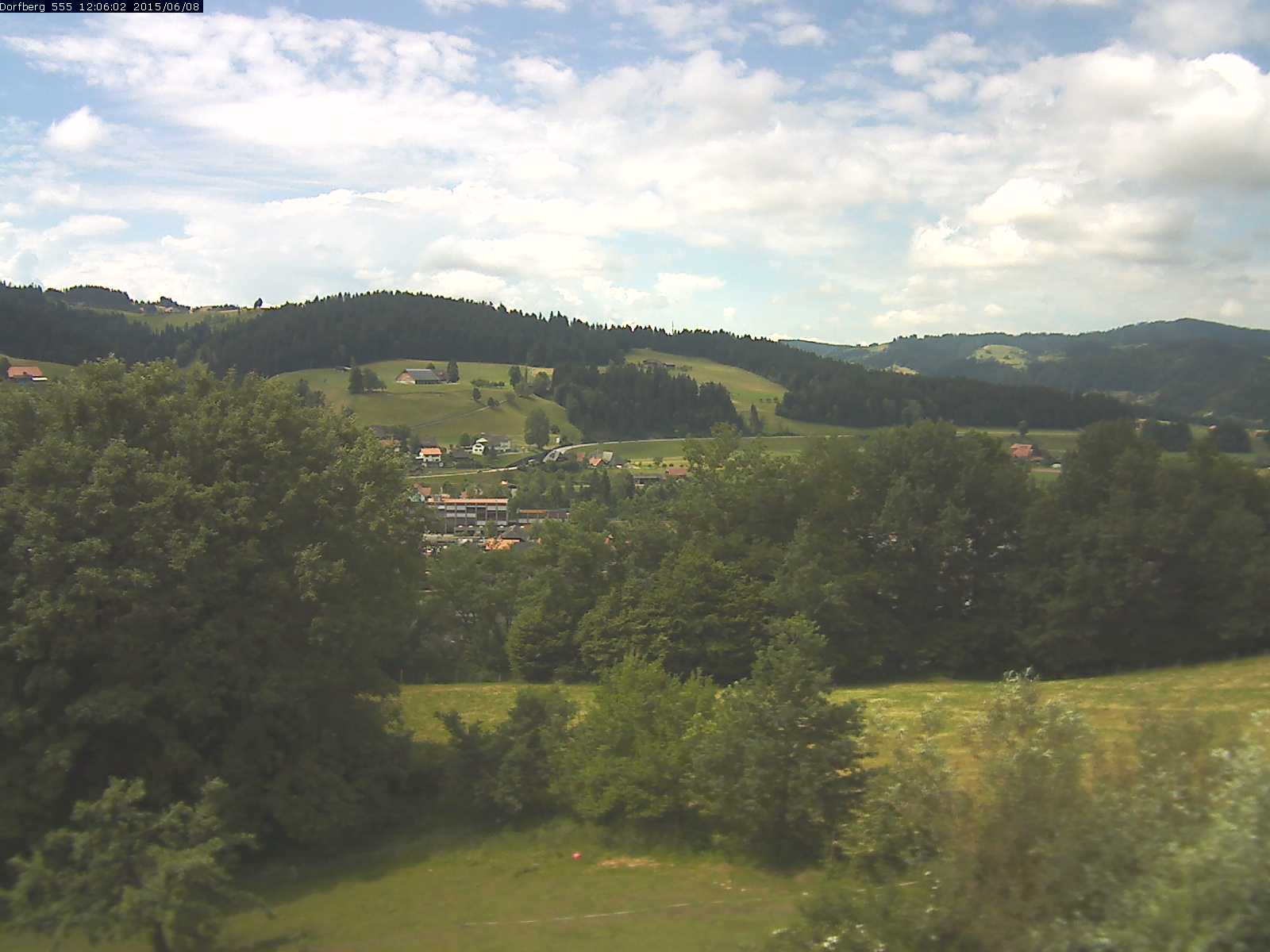 Webcam-Bild: Aussicht vom Dorfberg in Langnau 20150608-120601