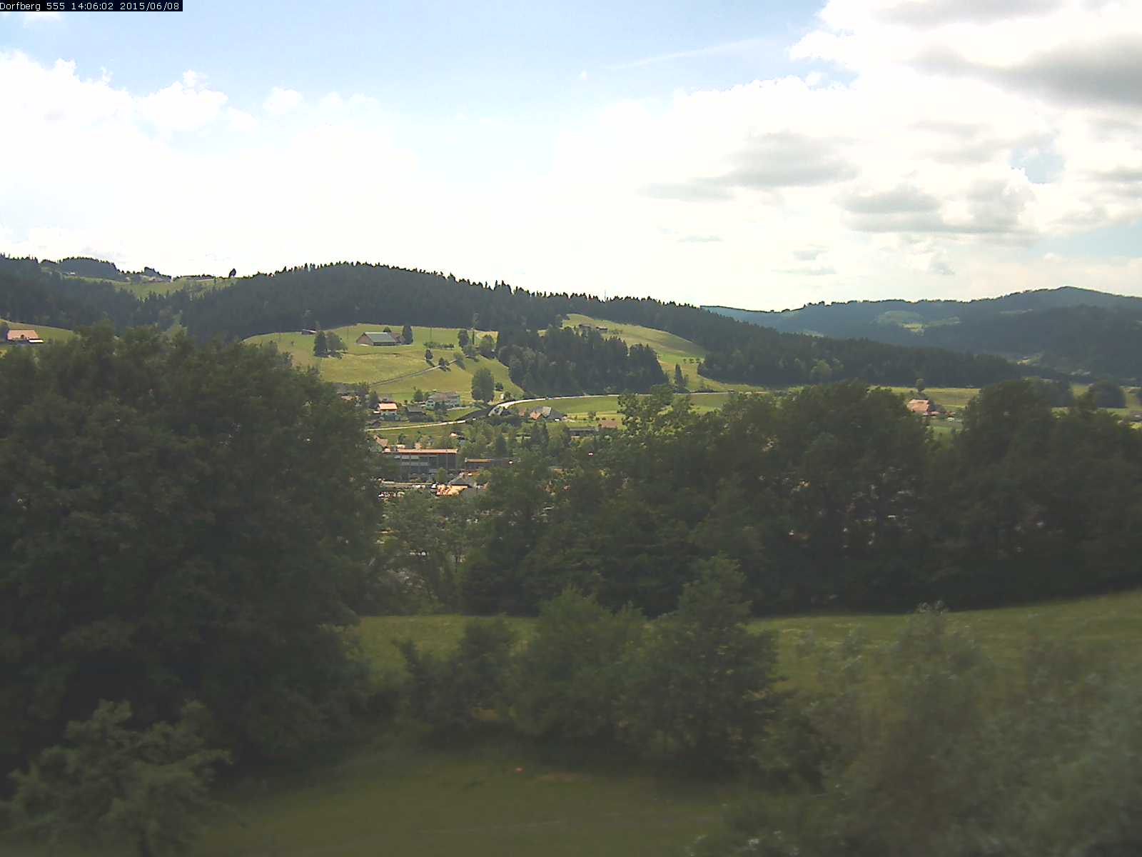 Webcam-Bild: Aussicht vom Dorfberg in Langnau 20150608-140601