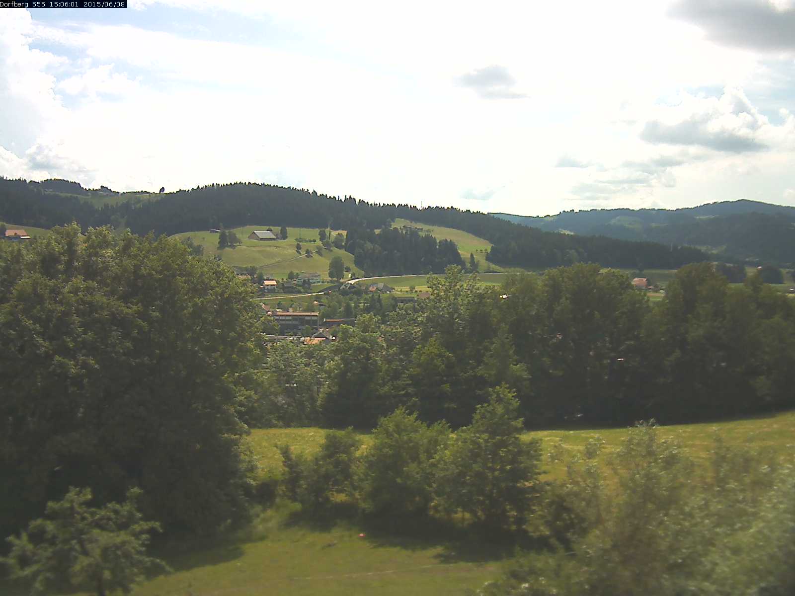 Webcam-Bild: Aussicht vom Dorfberg in Langnau 20150608-150601