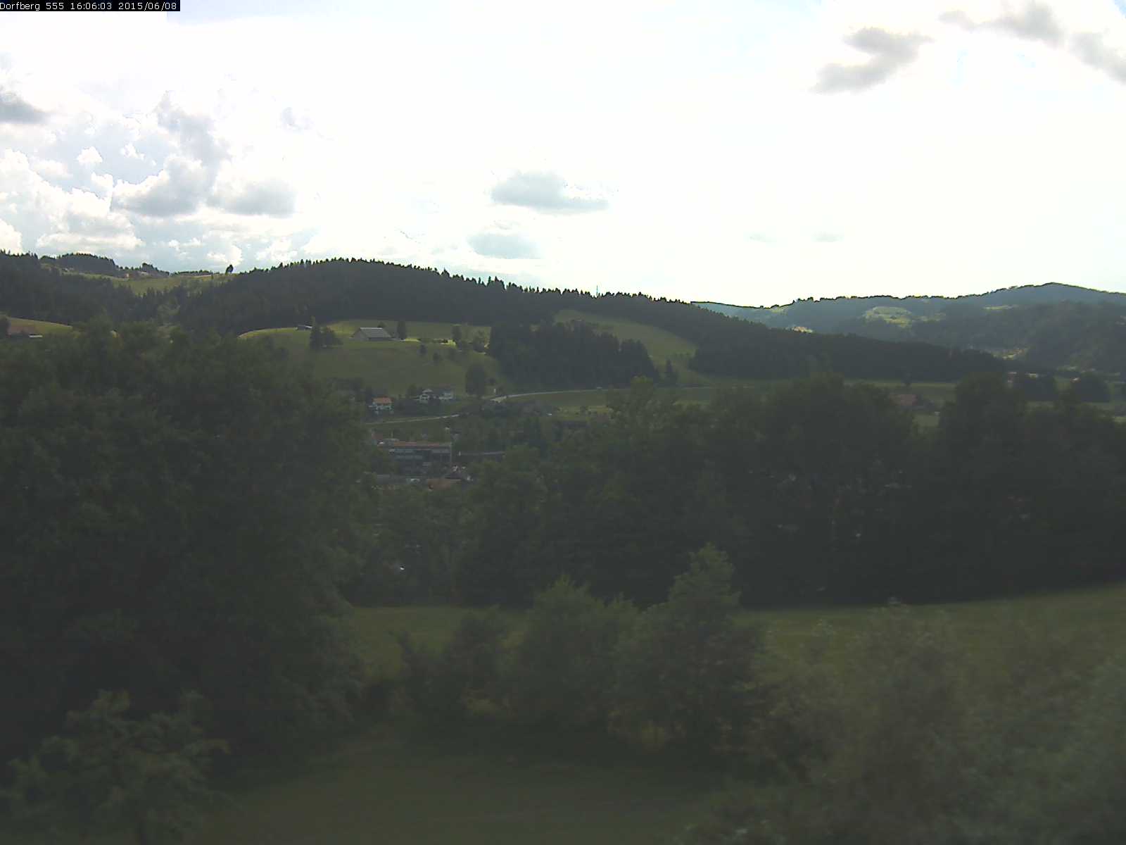 Webcam-Bild: Aussicht vom Dorfberg in Langnau 20150608-160601