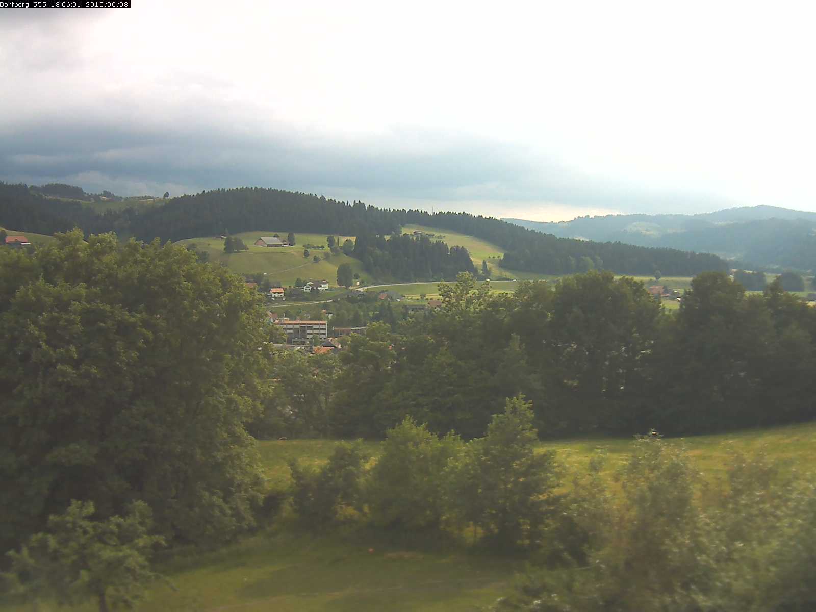 Webcam-Bild: Aussicht vom Dorfberg in Langnau 20150608-180601