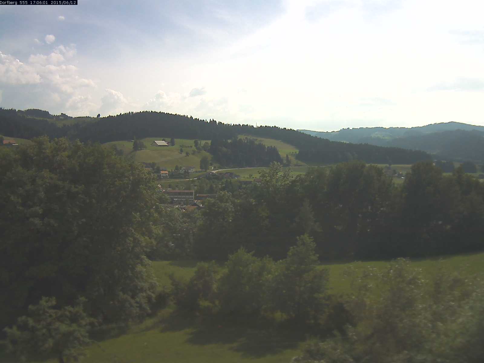 Webcam-Bild: Aussicht vom Dorfberg in Langnau 20150612-170601