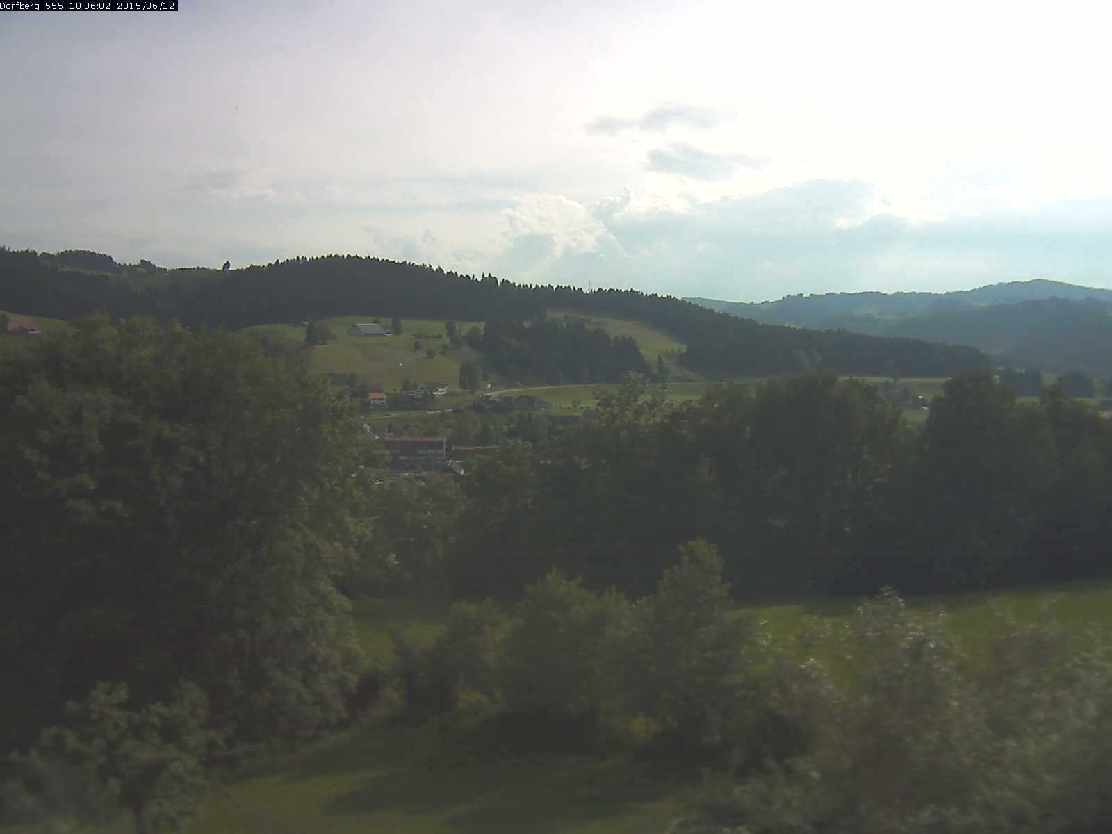 Webcam-Bild: Aussicht vom Dorfberg in Langnau 20150612-180601