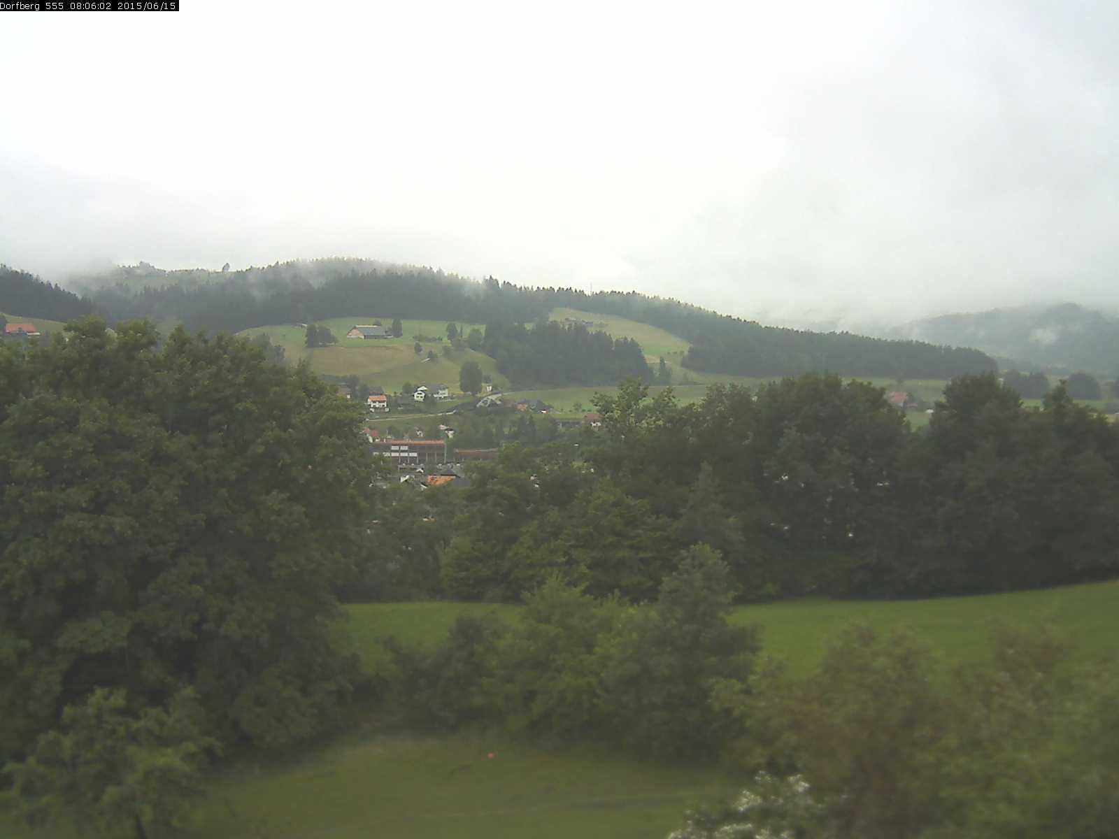 Webcam-Bild: Aussicht vom Dorfberg in Langnau 20150615-080601