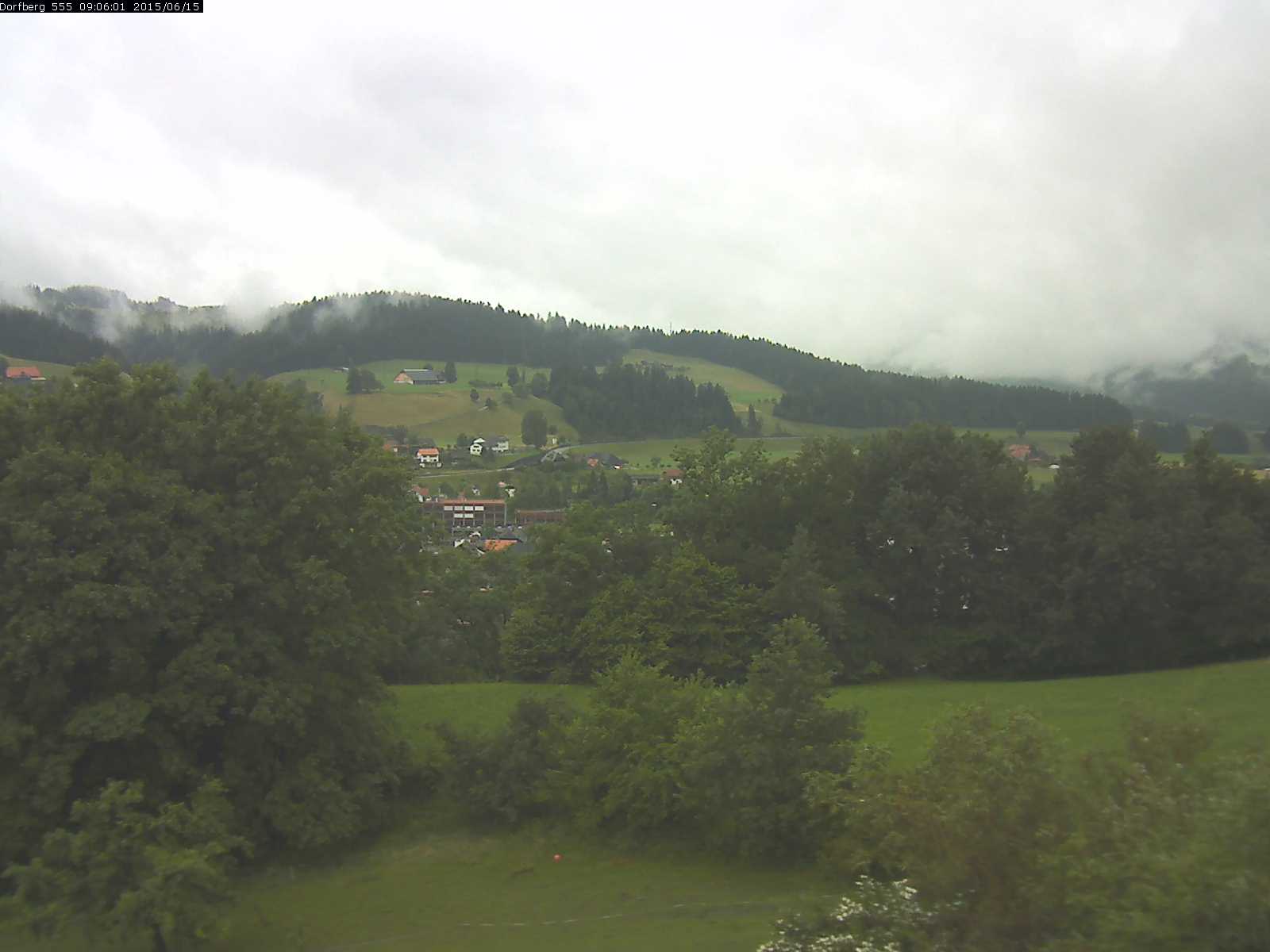 Webcam-Bild: Aussicht vom Dorfberg in Langnau 20150615-090601