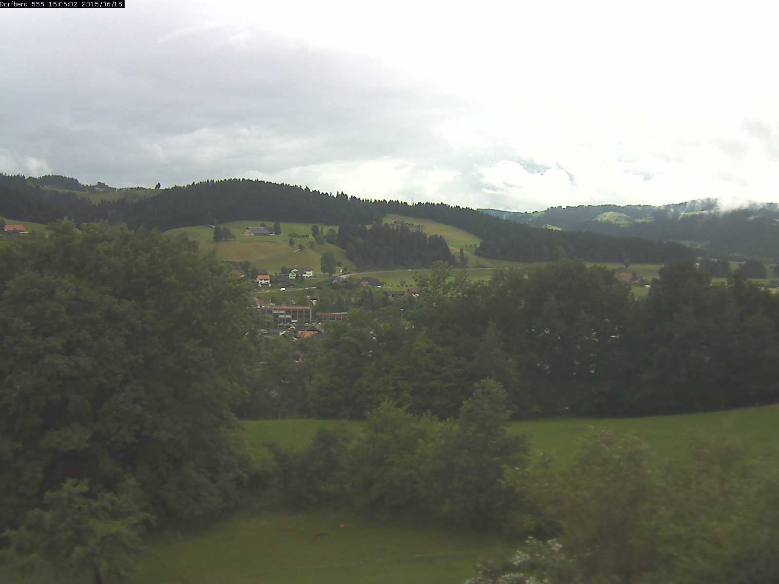 Webcam-Bild: Aussicht vom Dorfberg in Langnau 20150615-150601