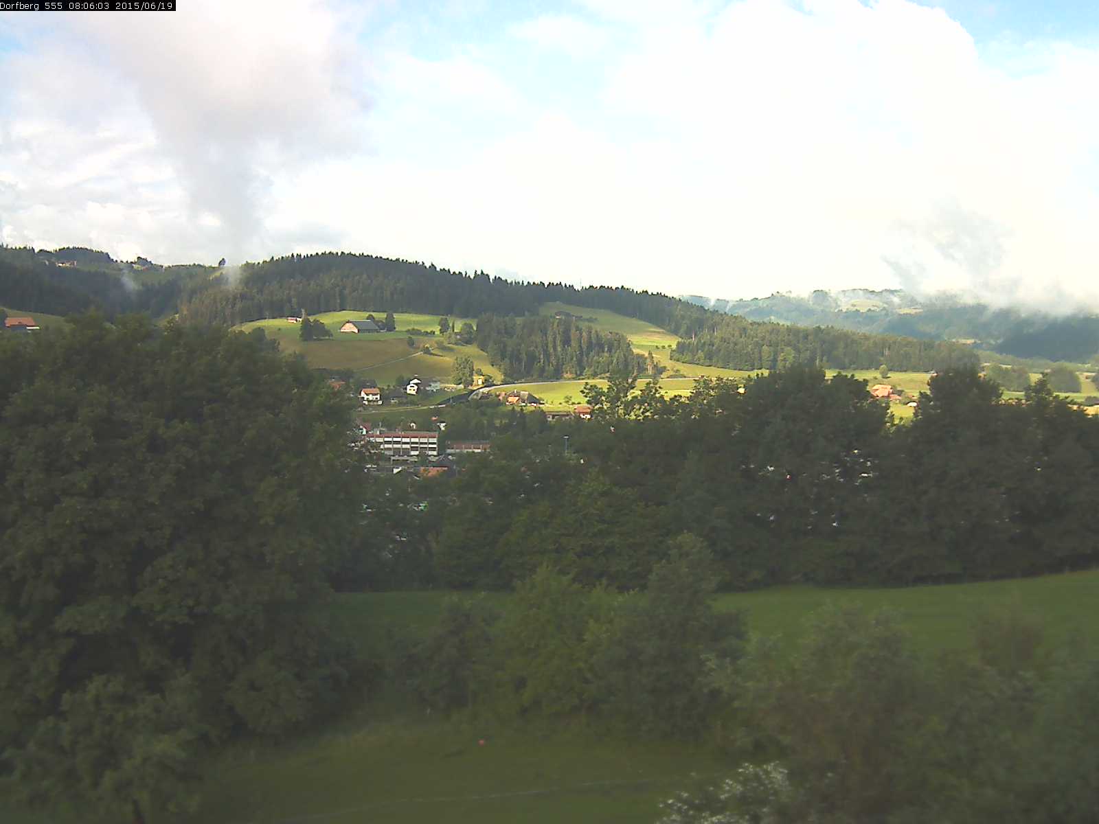 Webcam-Bild: Aussicht vom Dorfberg in Langnau 20150619-080602