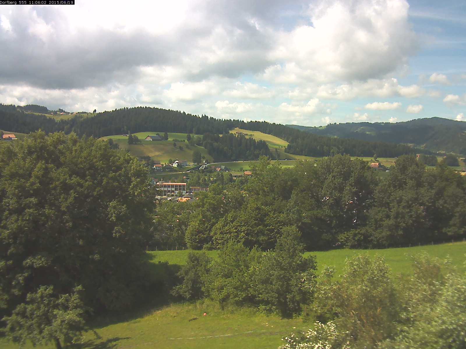 Webcam-Bild: Aussicht vom Dorfberg in Langnau 20150619-110601