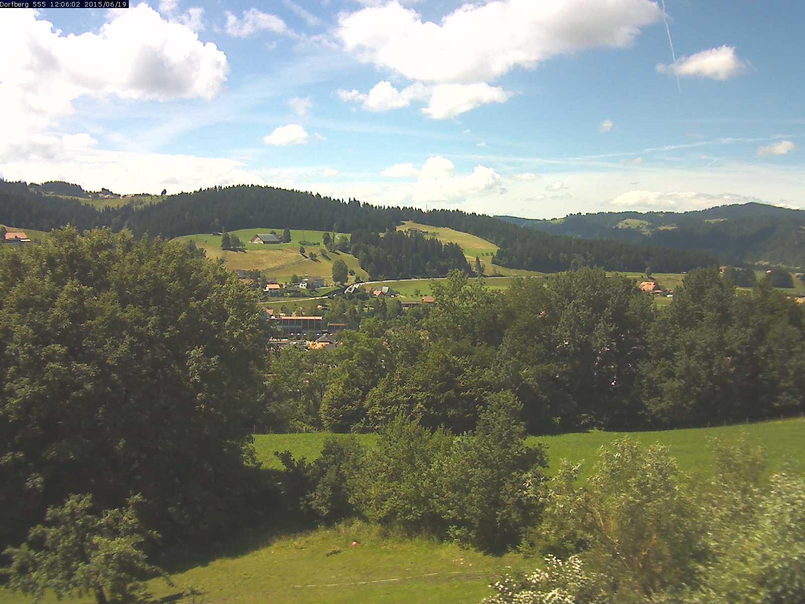 Webcam-Bild: Aussicht vom Dorfberg in Langnau 20150619-120601