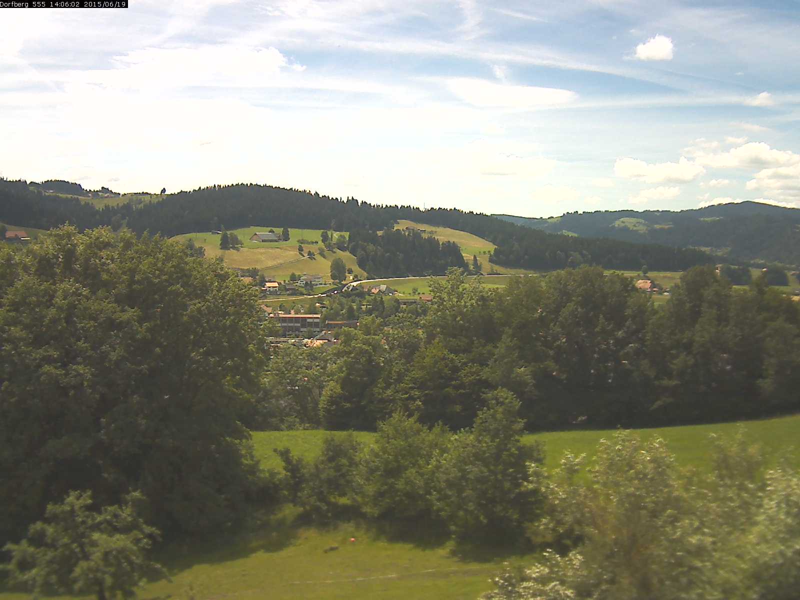 Webcam-Bild: Aussicht vom Dorfberg in Langnau 20150619-140601