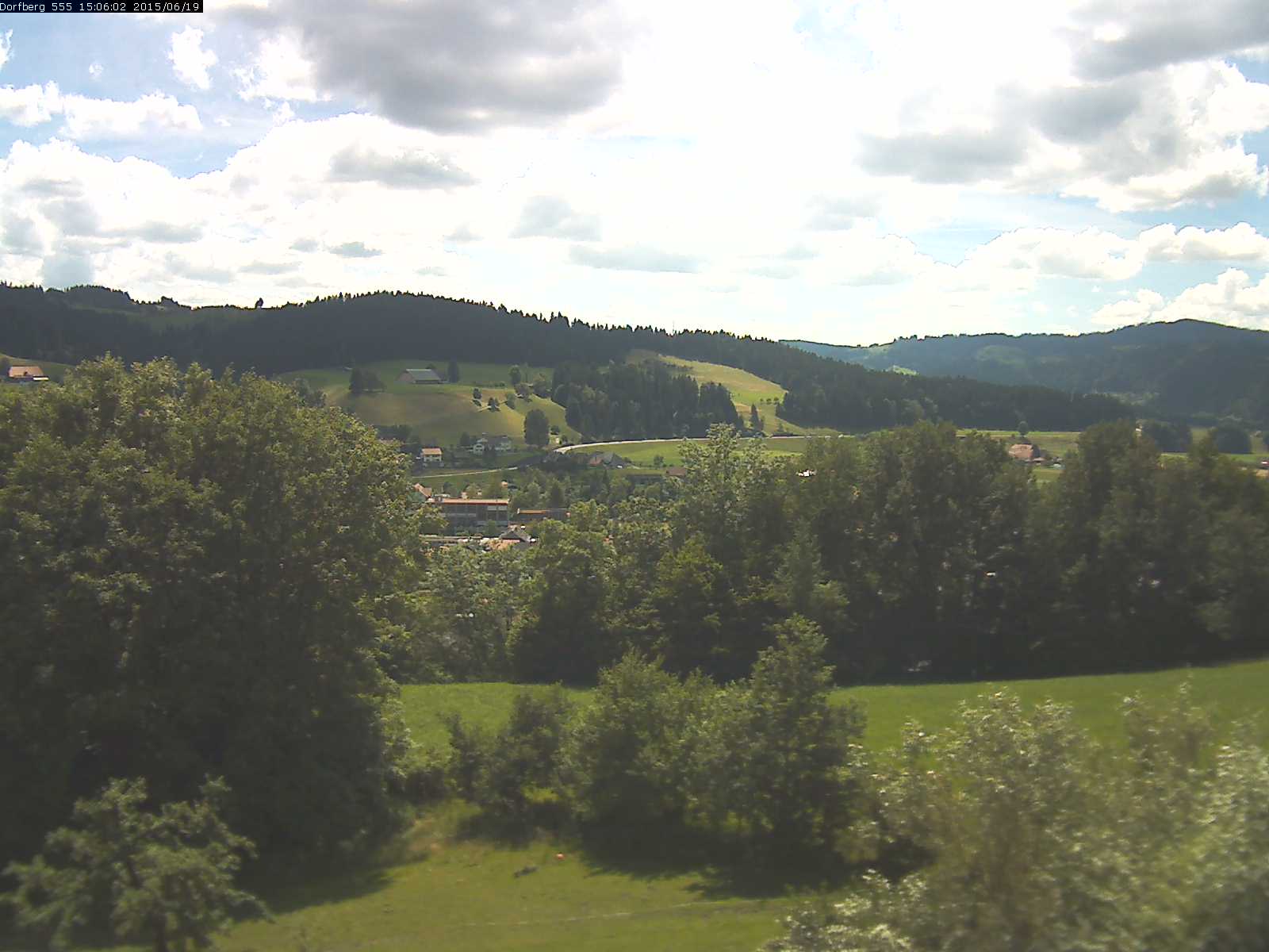 Webcam-Bild: Aussicht vom Dorfberg in Langnau 20150619-150601