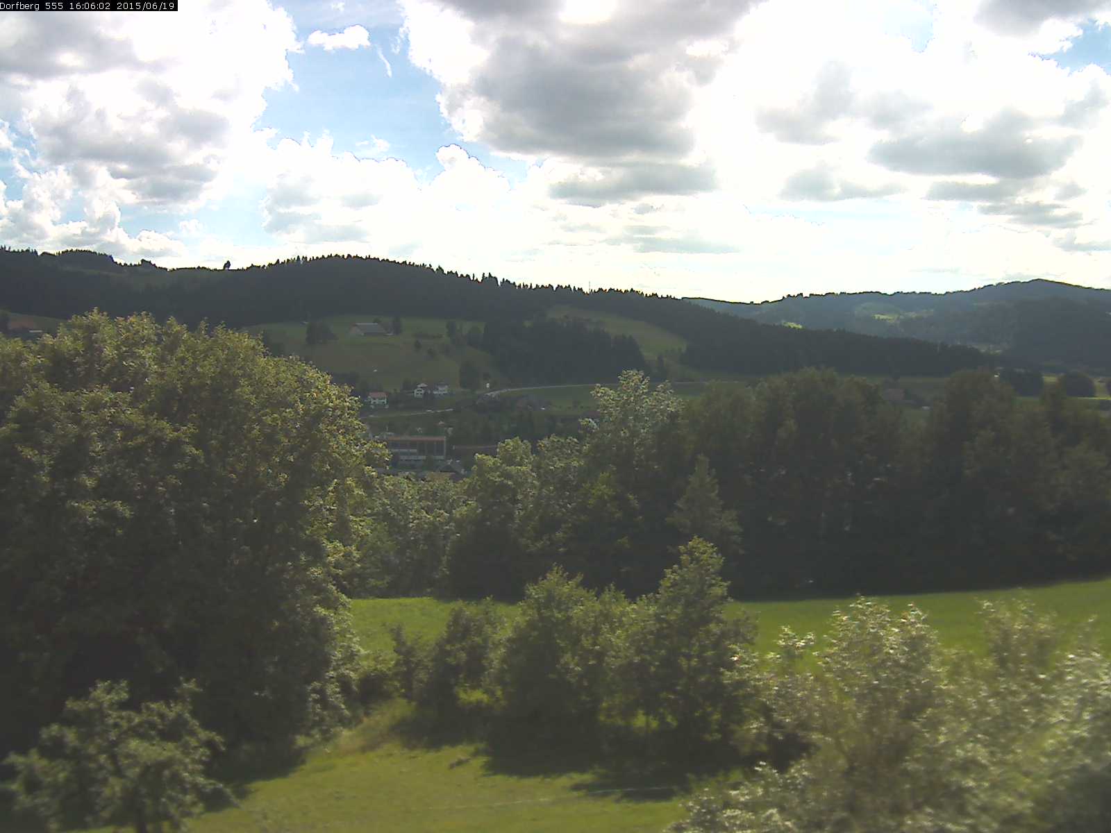Webcam-Bild: Aussicht vom Dorfberg in Langnau 20150619-160601
