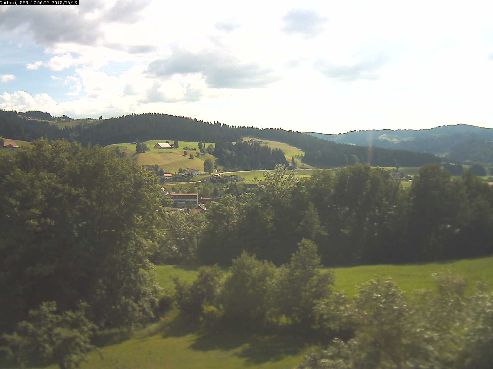 Webcam-Bild: Aussicht vom Dorfberg in Langnau 20150619-170601