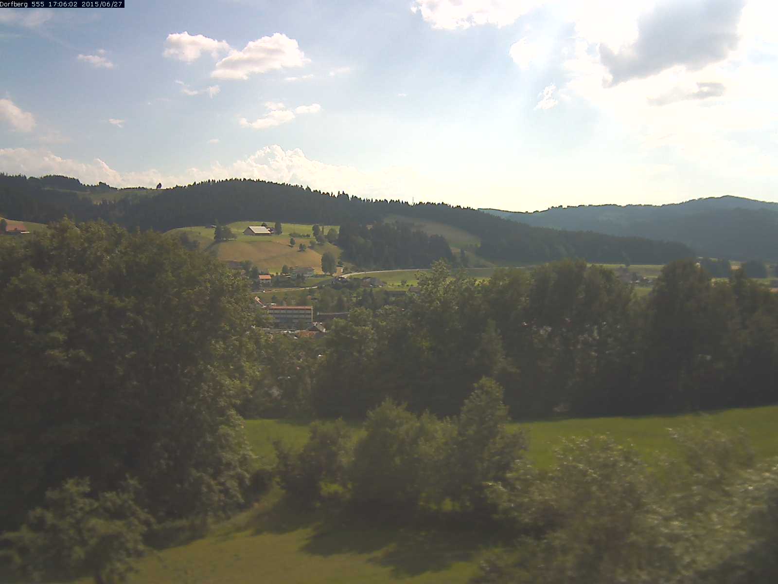 Webcam-Bild: Aussicht vom Dorfberg in Langnau 20150627-170601