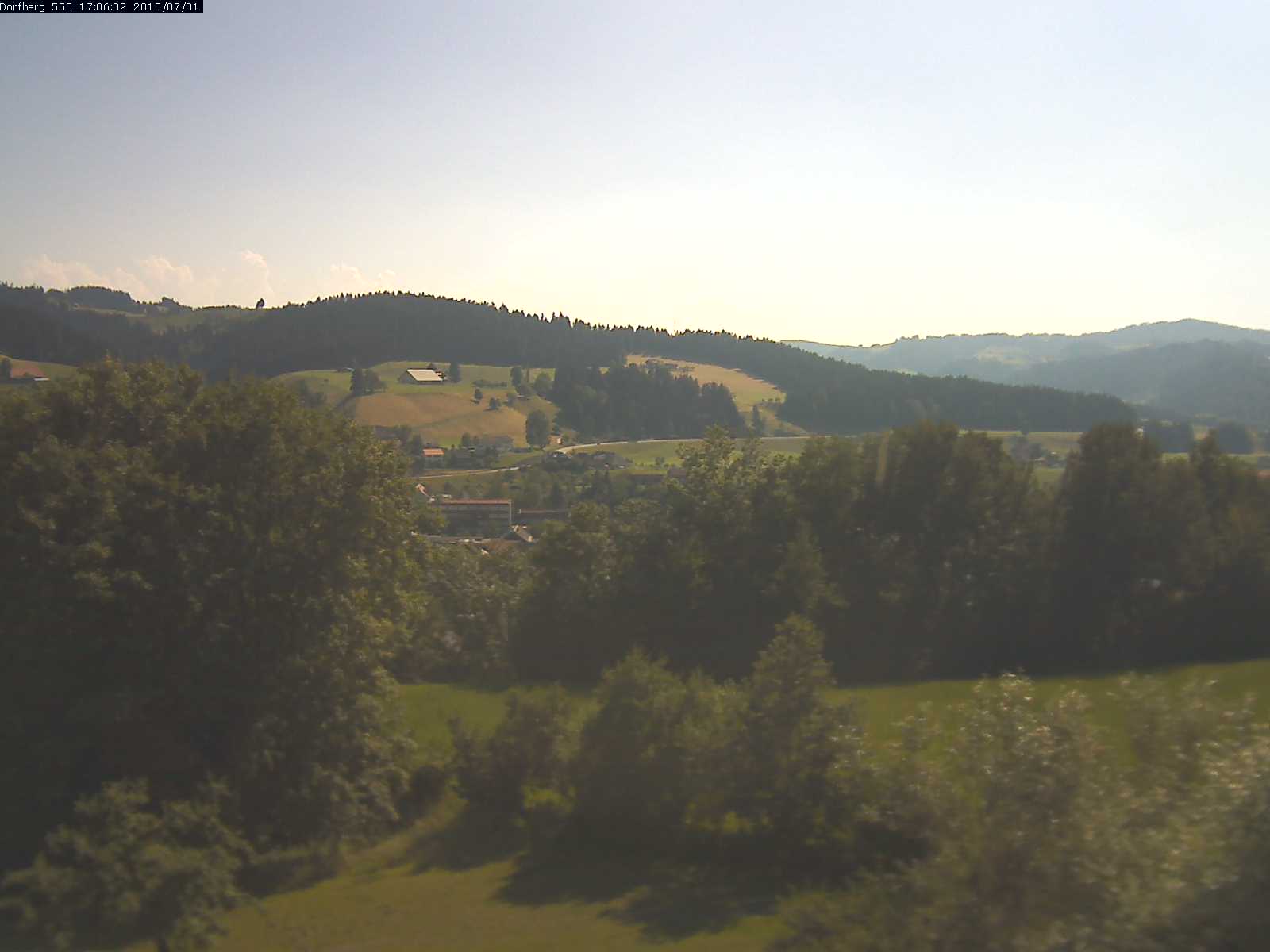 Webcam-Bild: Aussicht vom Dorfberg in Langnau 20150701-170601