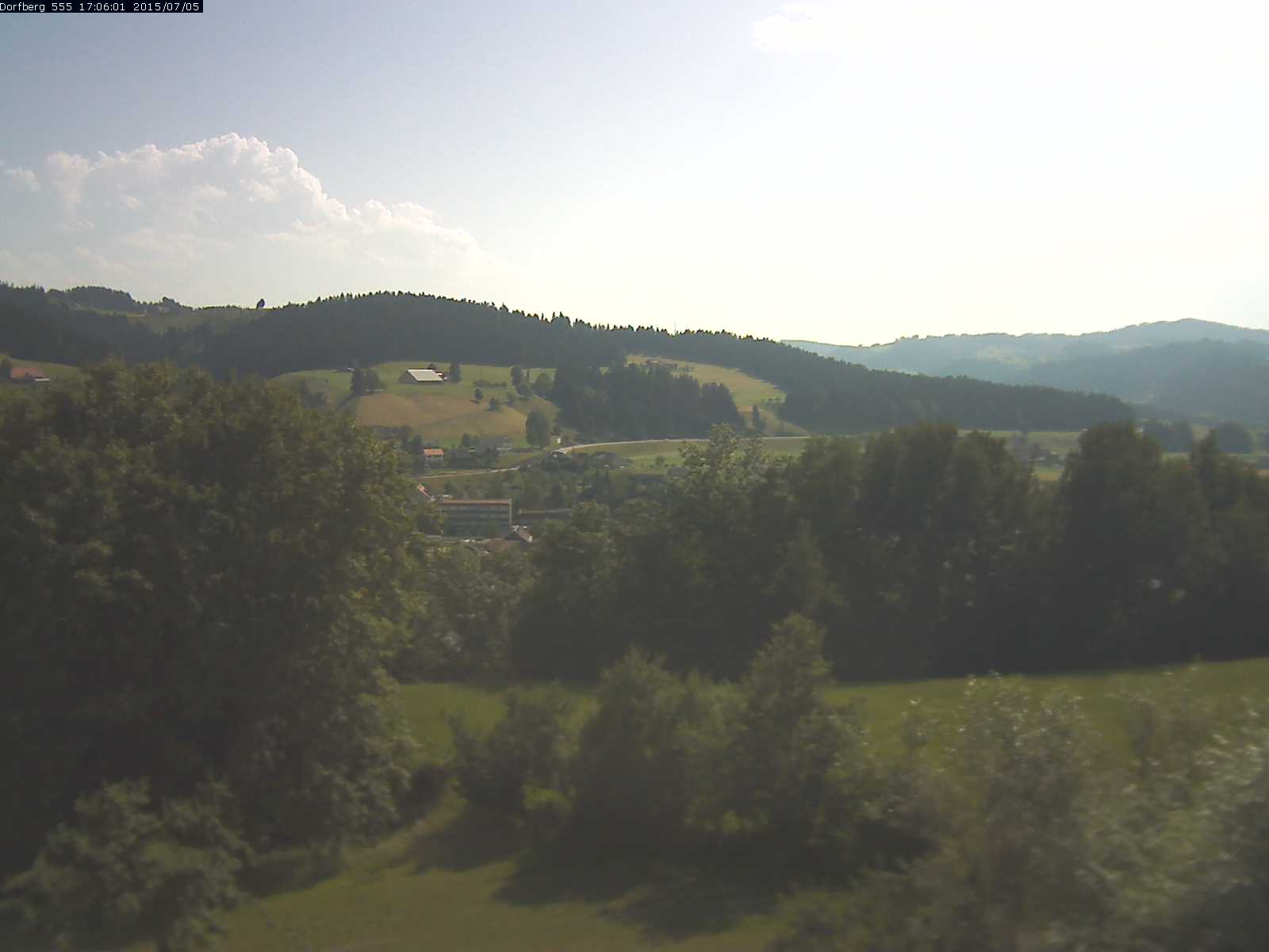 Webcam-Bild: Aussicht vom Dorfberg in Langnau 20150705-170601