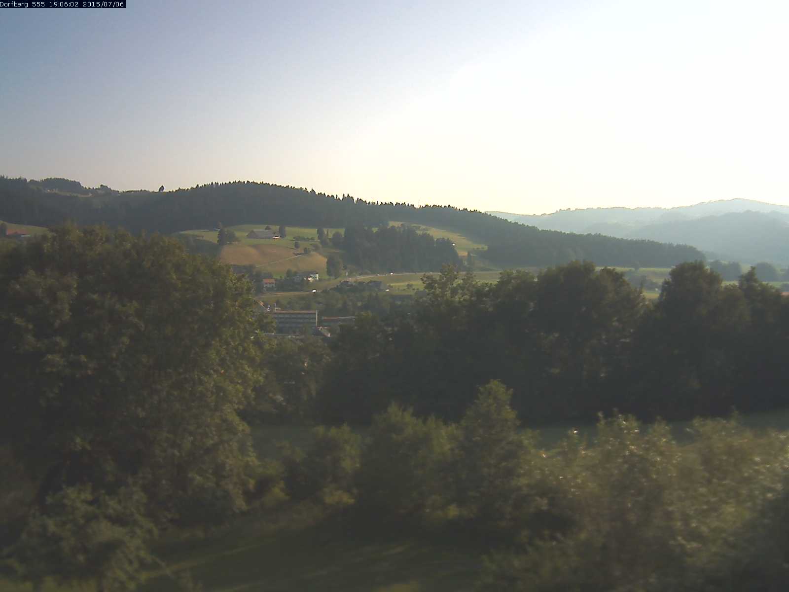 Webcam-Bild: Aussicht vom Dorfberg in Langnau 20150706-190601