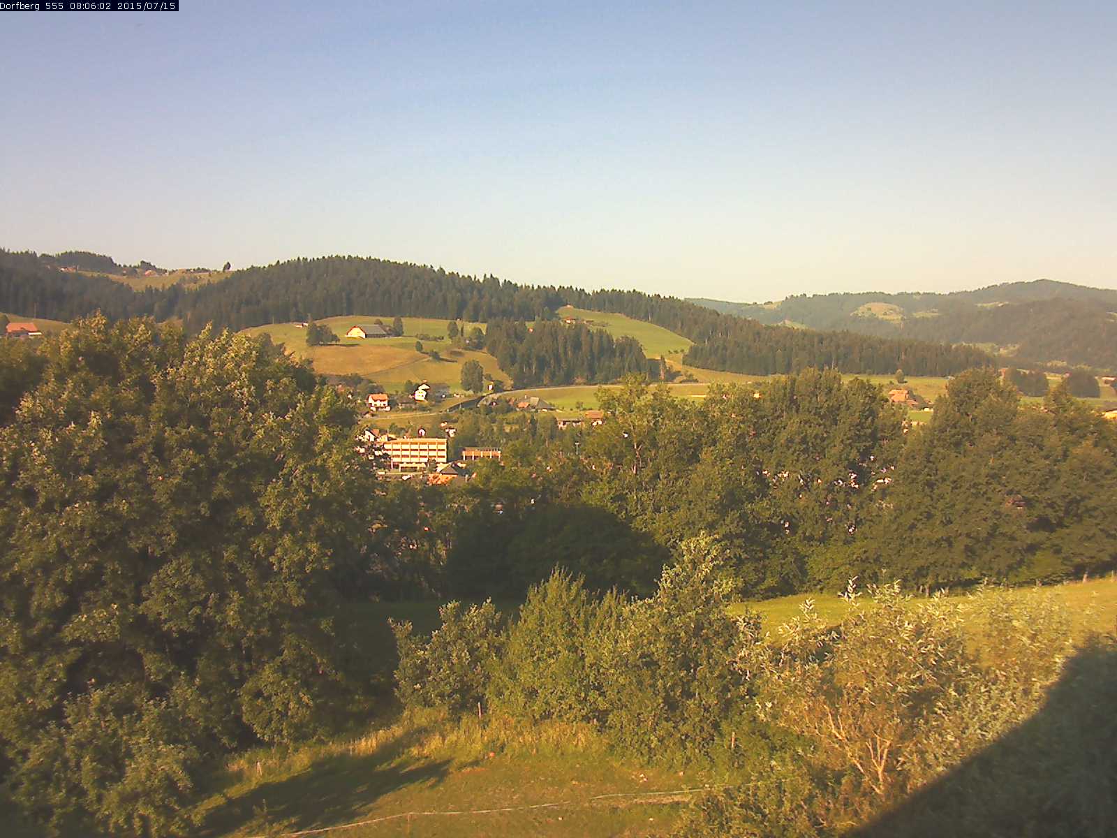 Webcam-Bild: Aussicht vom Dorfberg in Langnau 20150715-080601