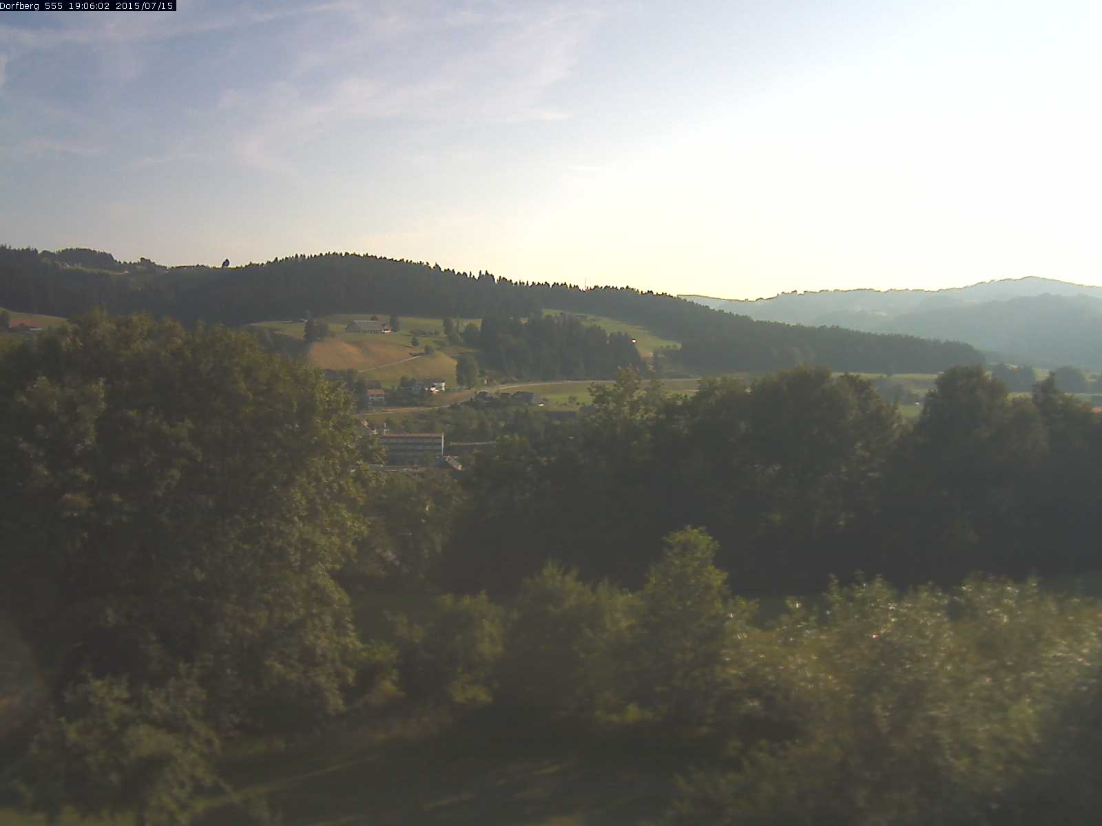 Webcam-Bild: Aussicht vom Dorfberg in Langnau 20150715-190601