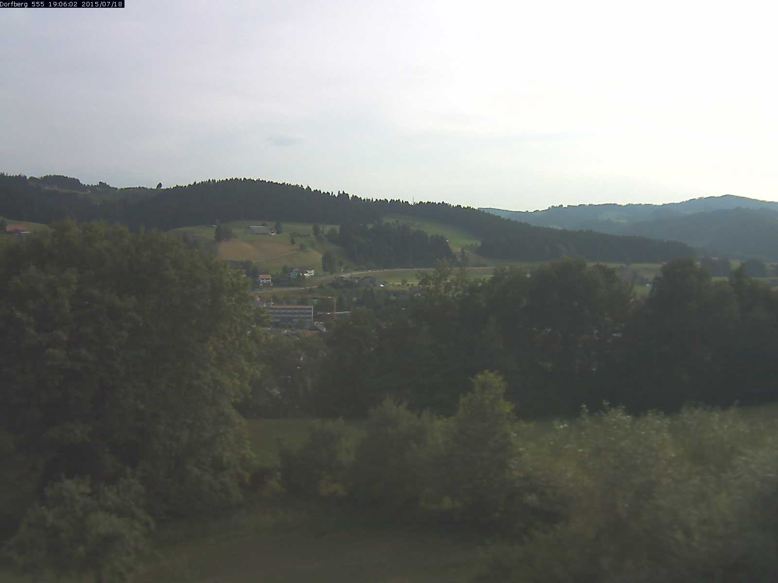 Webcam-Bild: Aussicht vom Dorfberg in Langnau 20150718-190601