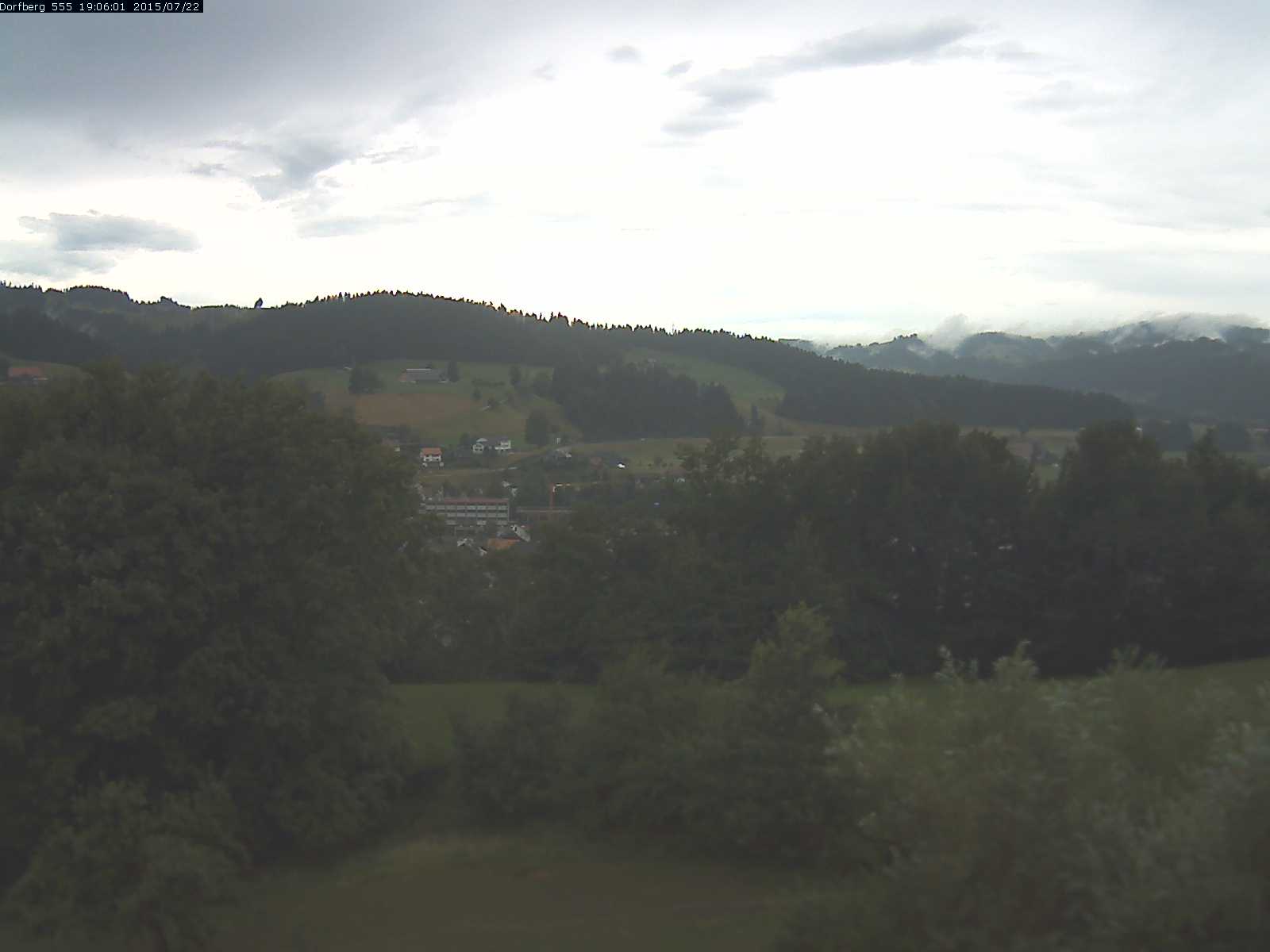 Webcam-Bild: Aussicht vom Dorfberg in Langnau 20150722-190601