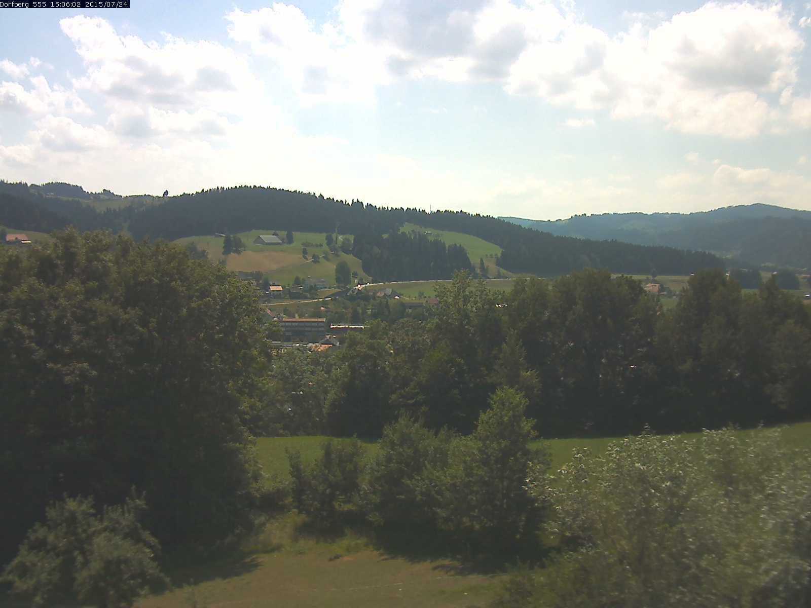 Webcam-Bild: Aussicht vom Dorfberg in Langnau 20150724-150601
