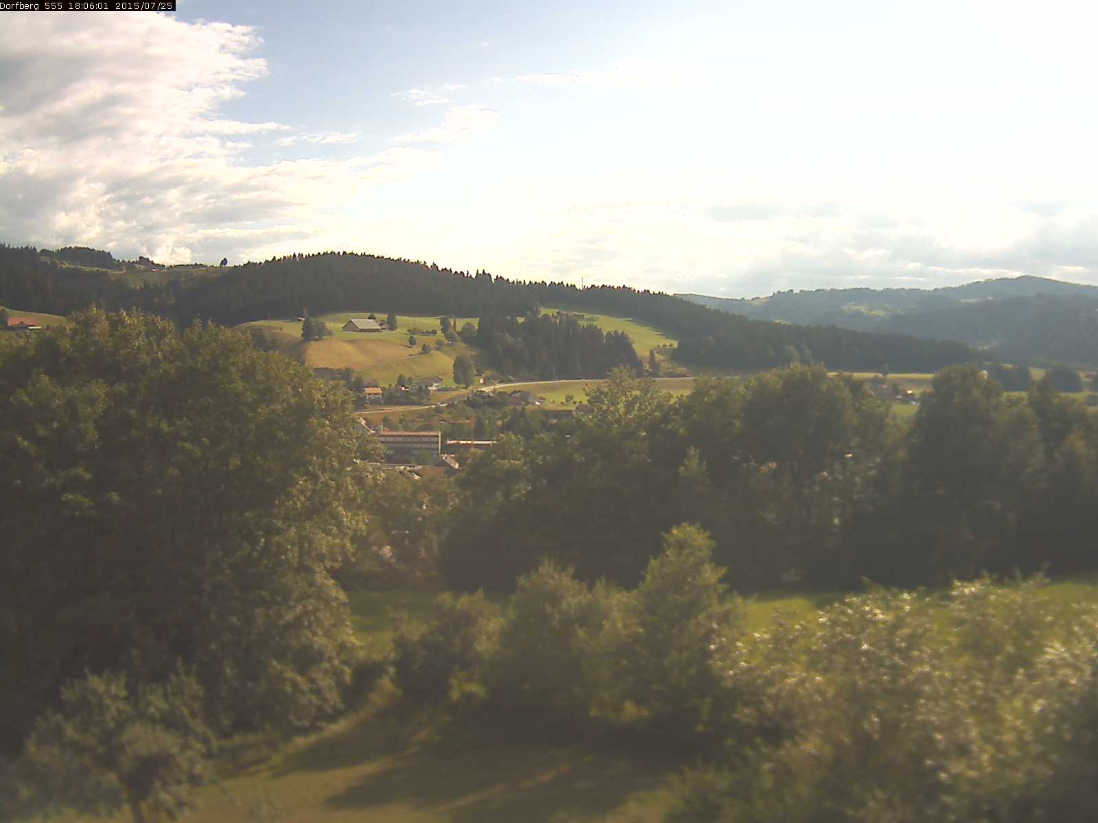 Webcam-Bild: Aussicht vom Dorfberg in Langnau 20150725-180601